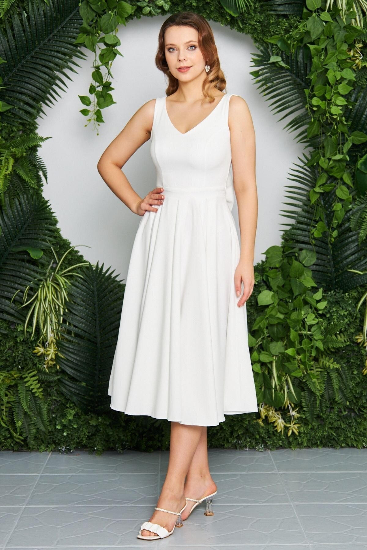 فستان سهرة ميدي كلوش أبيض مطوي بفيونكة خلفية - Bidoluelbise