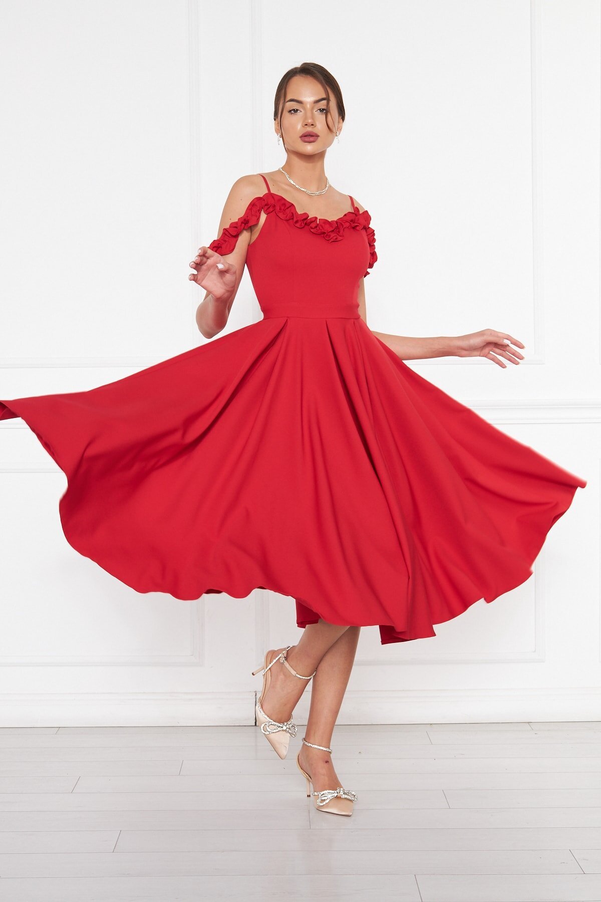 Kırmızı Midi Pileli Kloş Fırfır Detaylı Abiye Elbise - Bidoluelbise