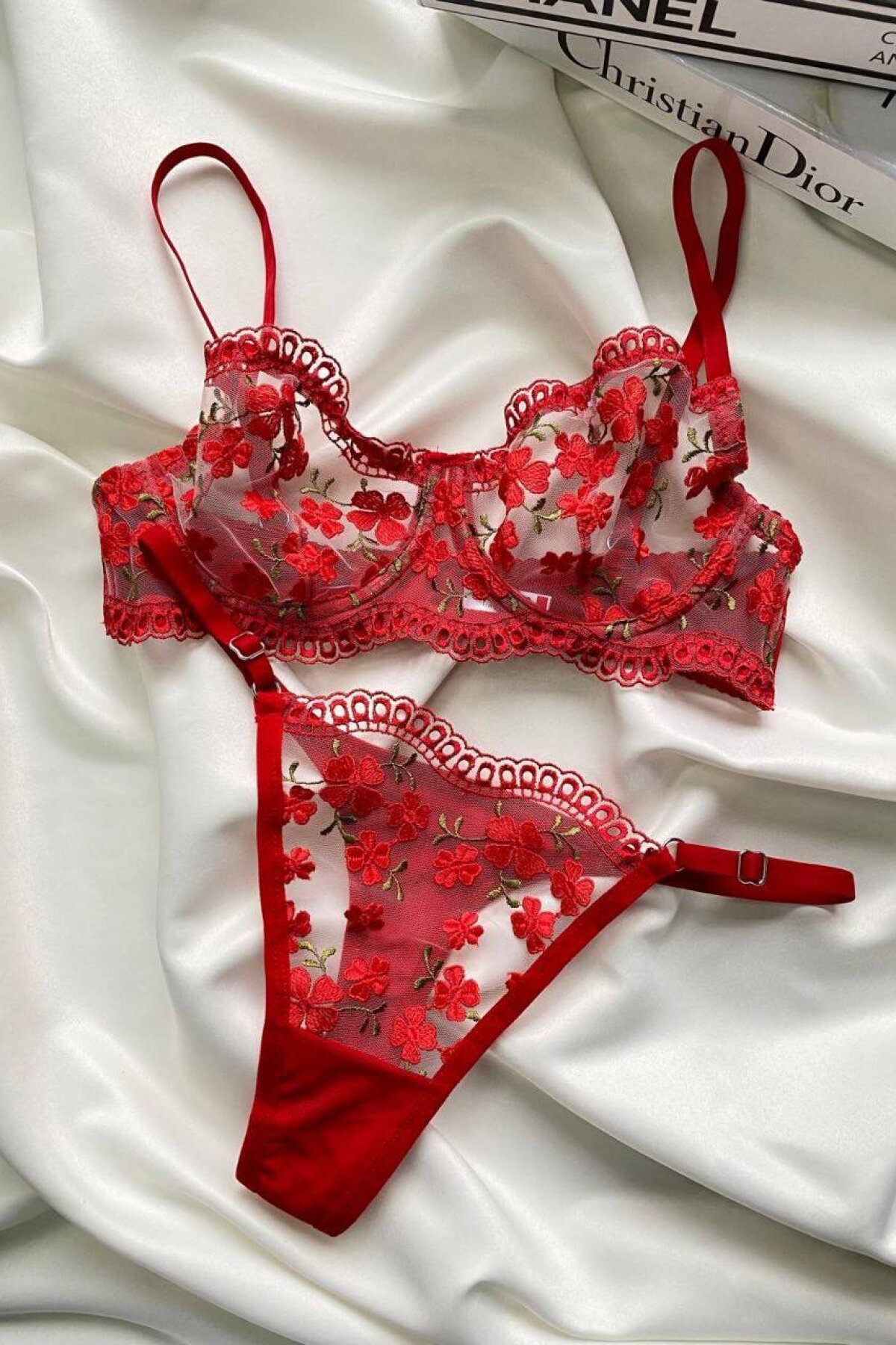 Kırmızı Liam Dantel İşlemeli Bralet Takım - Luvita Co