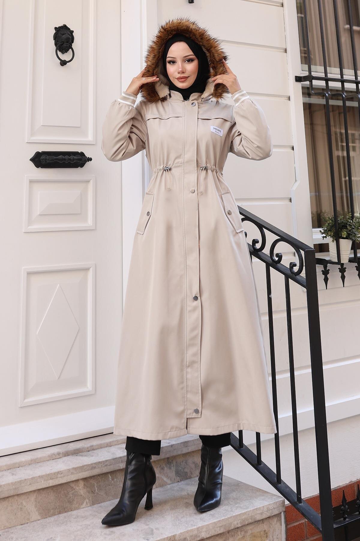 Bej Kapşonlu Arma Detaylı Mont - Missvalle