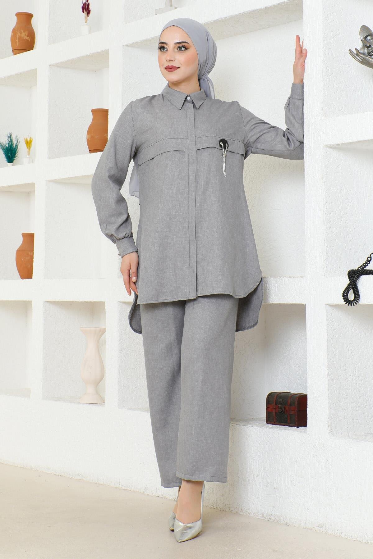 Modest Chain-Detailed Emblem Two-Piece Set - Grey - Modamihram