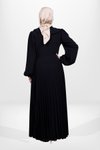 Siyah Eteği Piliseli Düğme Detaylı Tesettür Elbise