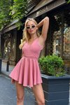 Toz Pembe Sıfır Kol Şortlu Sırt Detay Mini Elbise