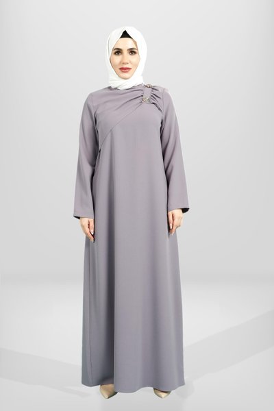 Lila Fırfırlı Broş Detaylı Tesettür Elbise