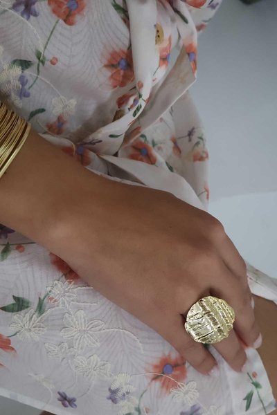 Gold Yuvarlak Dokulu Yüzük