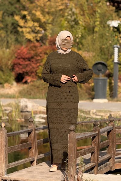 فستان محتشم تريكو كاكي بأكمام طويلة وبطانة