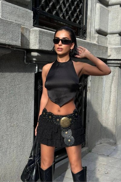 Siyah Mini Şortlu Dantel Kat Detaylı Etek