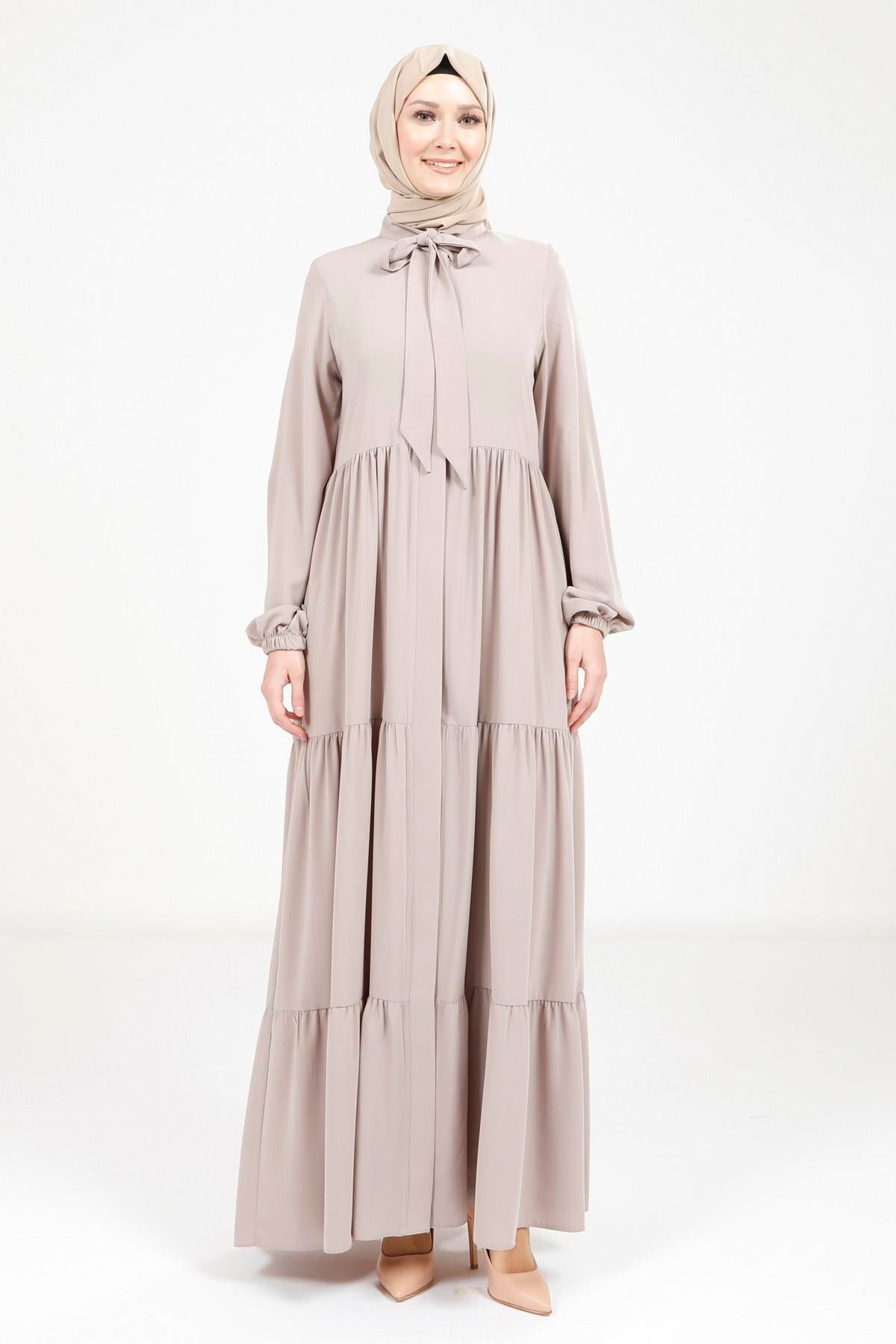 Bej Açık Üç Katlı Büzgülü Yakası Bağcıklı Ferace - Beyza