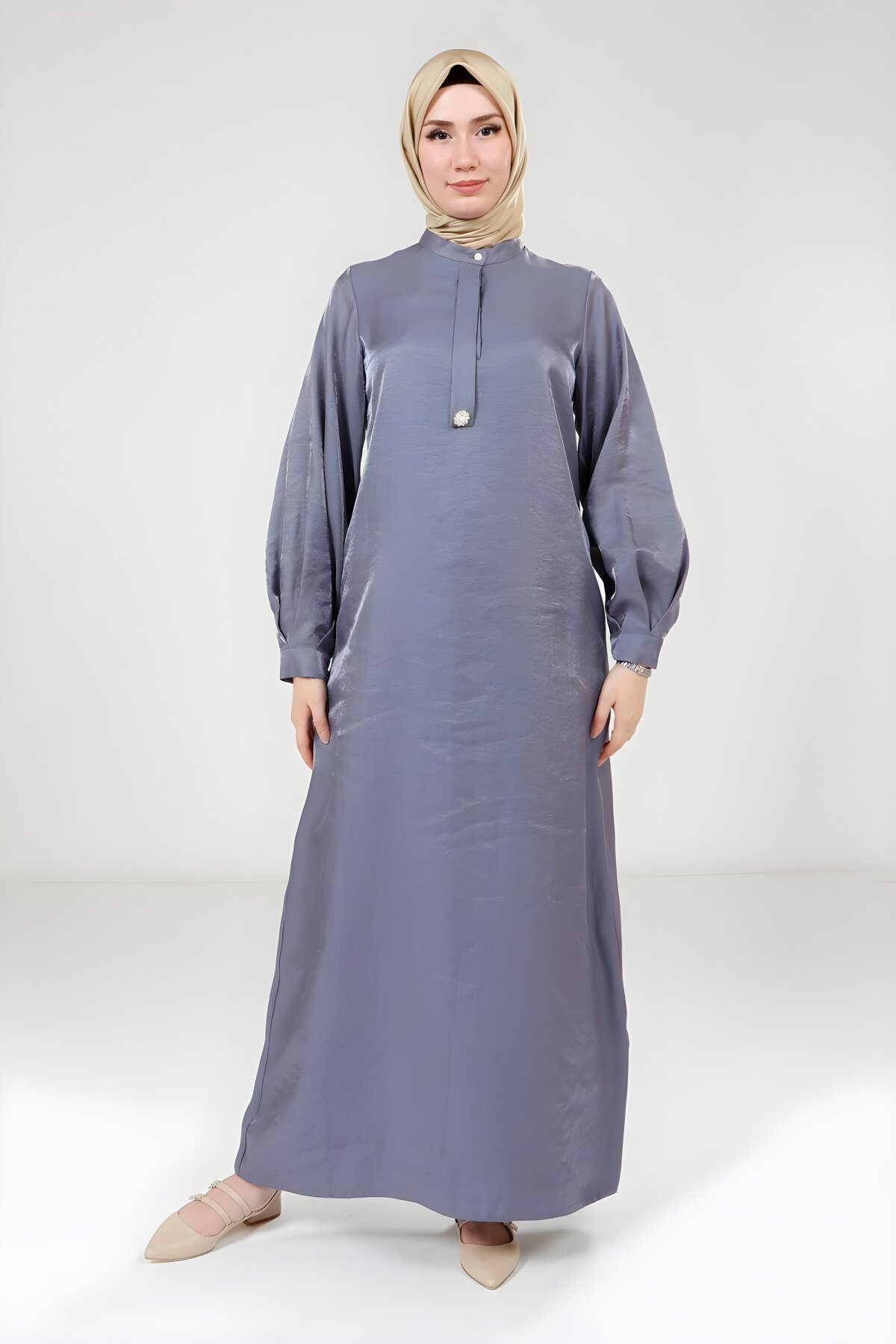 İndigo Parlak Kumaş Broşlu Elbise