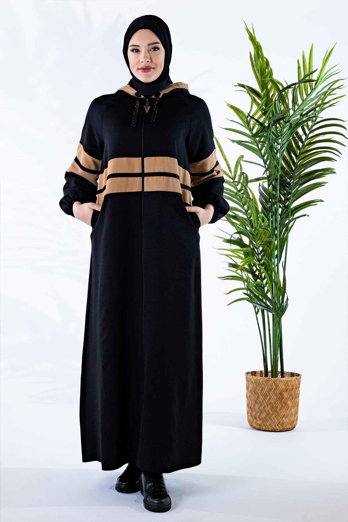 عباية أسود بغطاء رأس قابل للفصل وتفاصيل سلسلة - Beyza