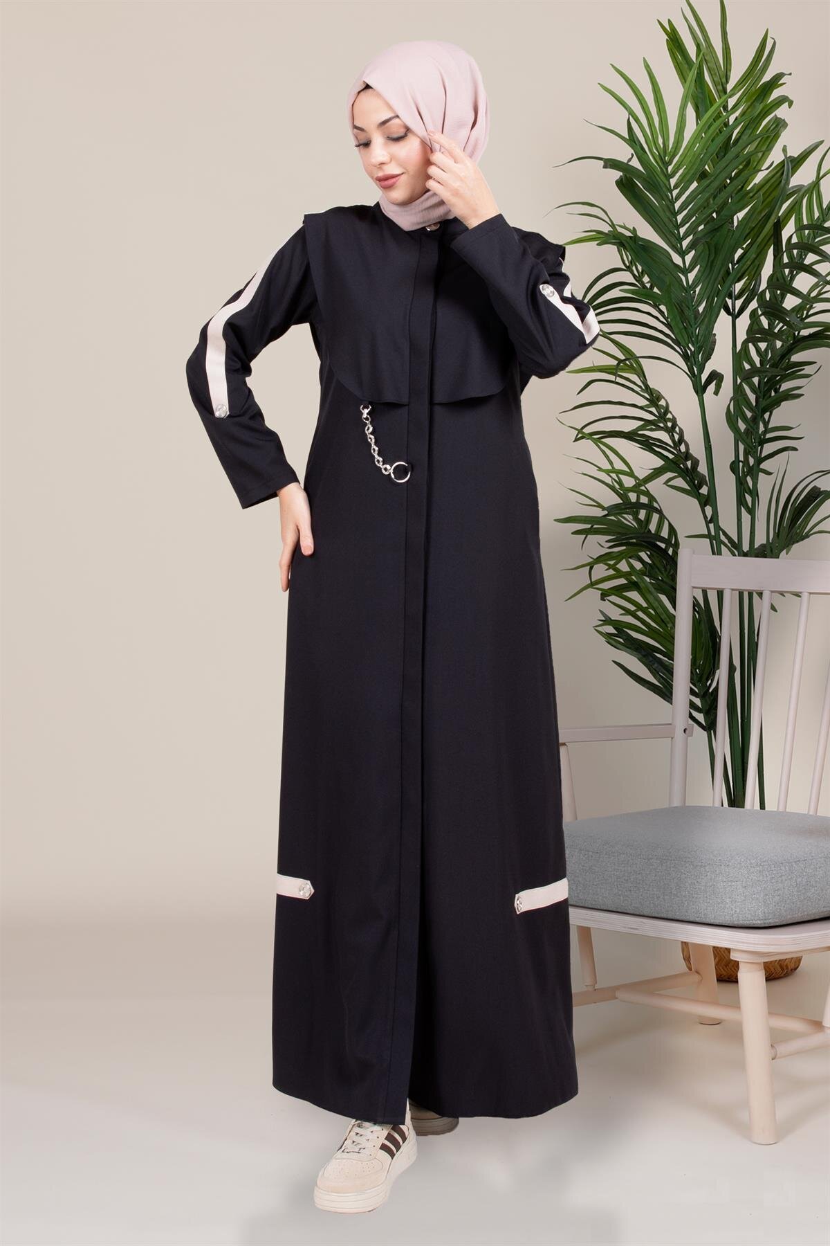 Siyah Bafra Kapüşonlu Zincir Detaylı Ferace - Beyza