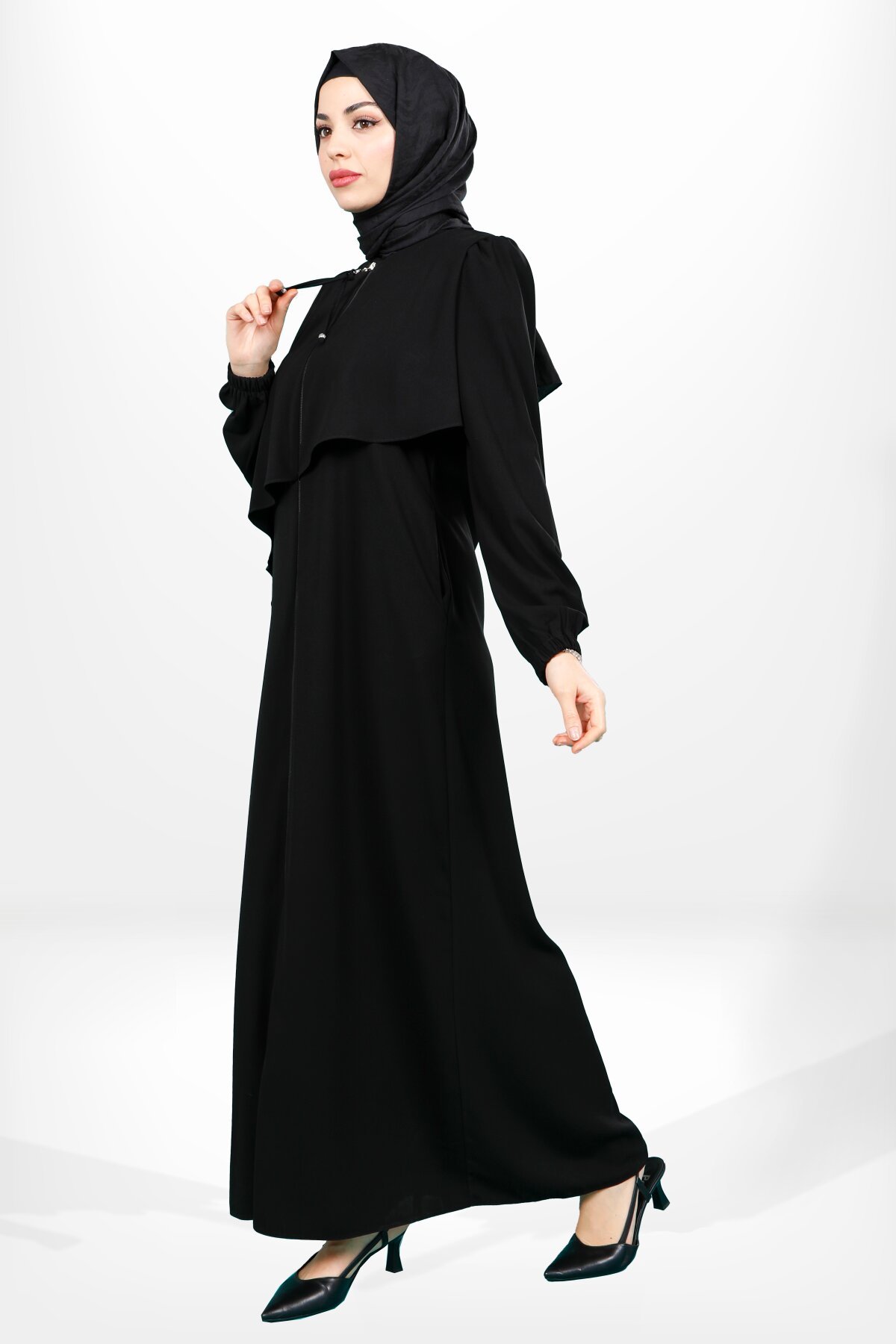 Detailed Upper Body Zippered Side-Pocket Abaya - Black - Beyza