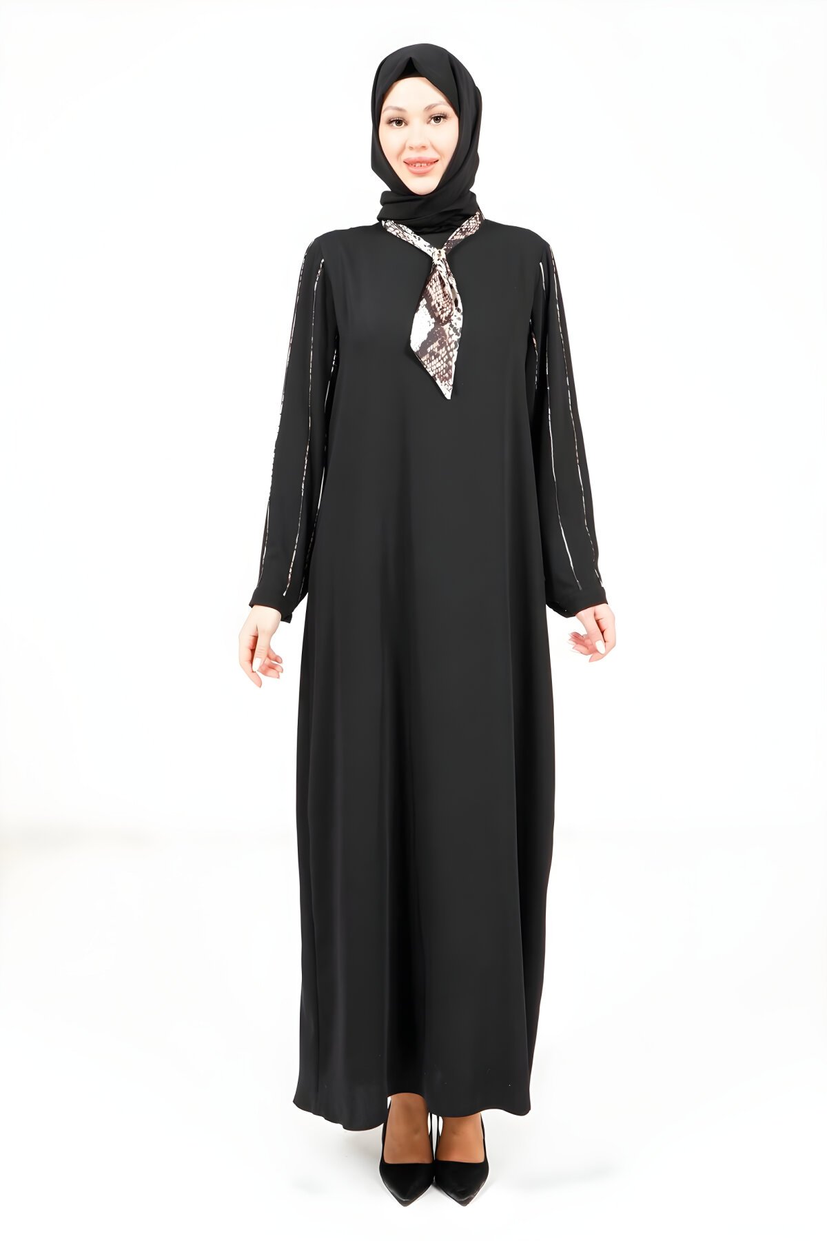 Siyah Fularlı Elbise