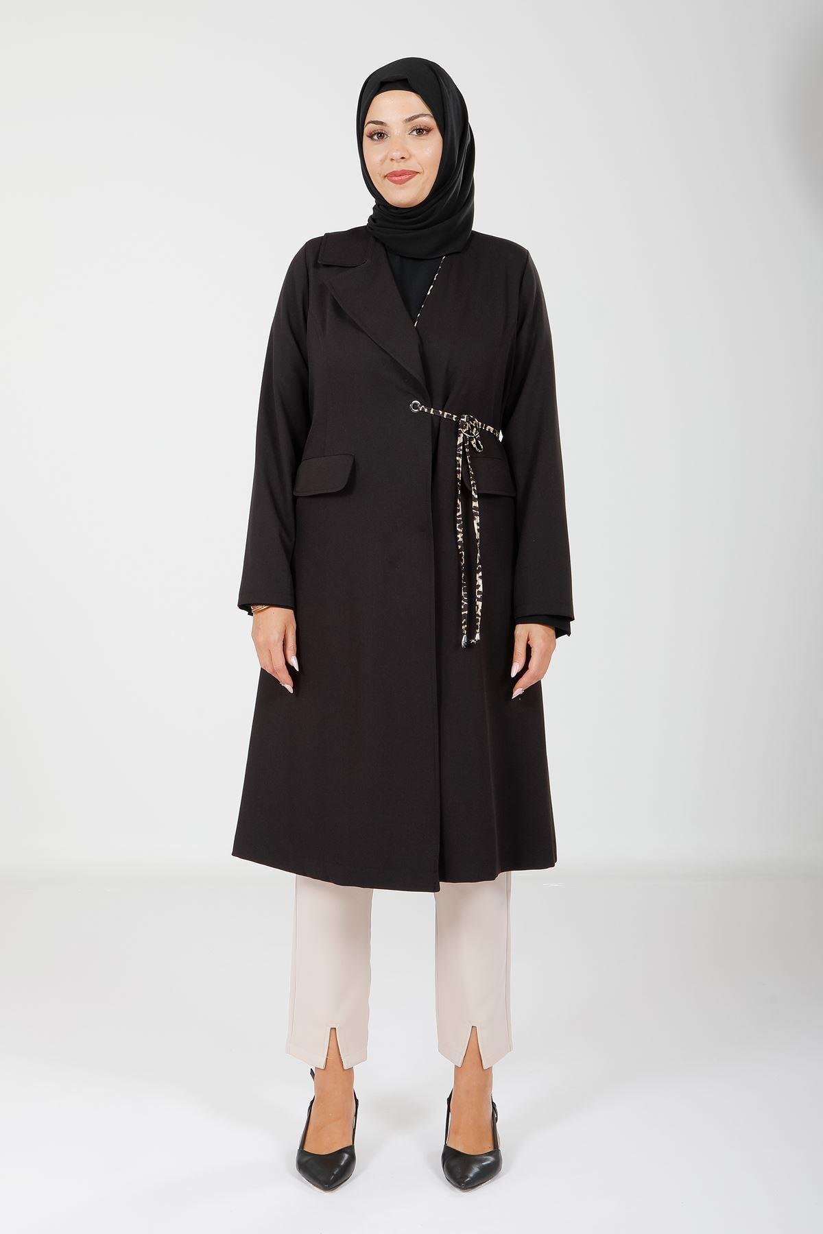 Siyah Uzun Bağlama Detaylı Tesettür Ceket - Beyza