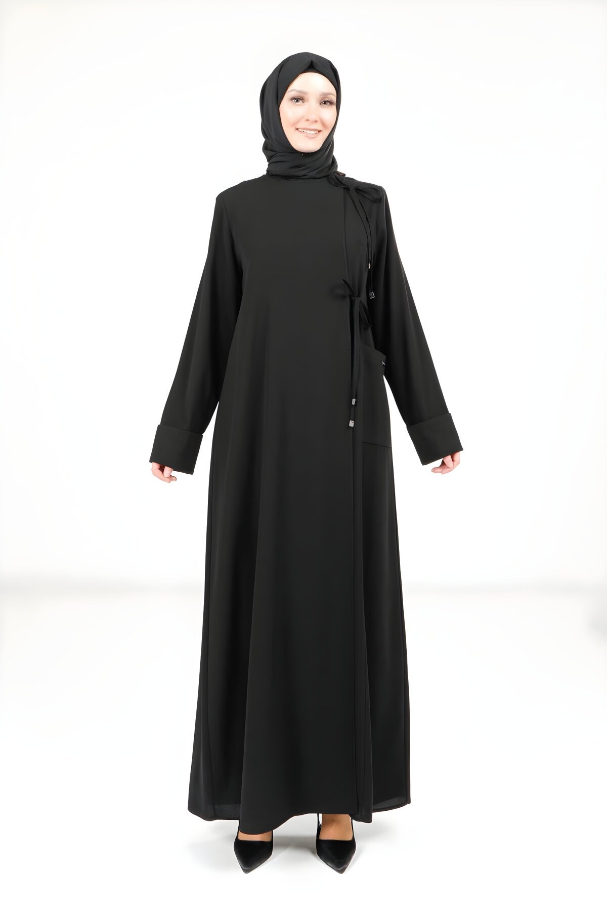 Siyah Yandan Bağlama Detaylı Ferace