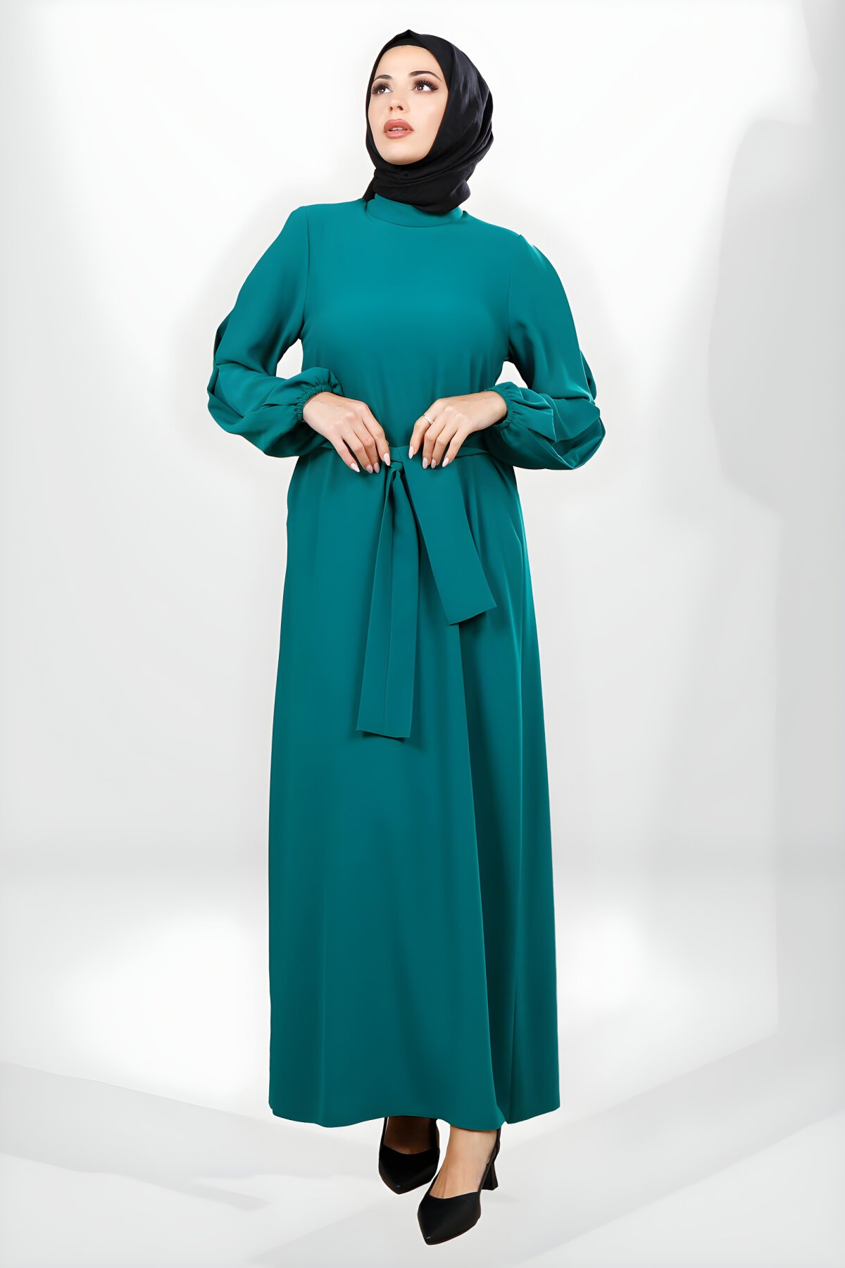 Yeşil Kuşaklı Pilikaşe Kol Detaylı Elbise