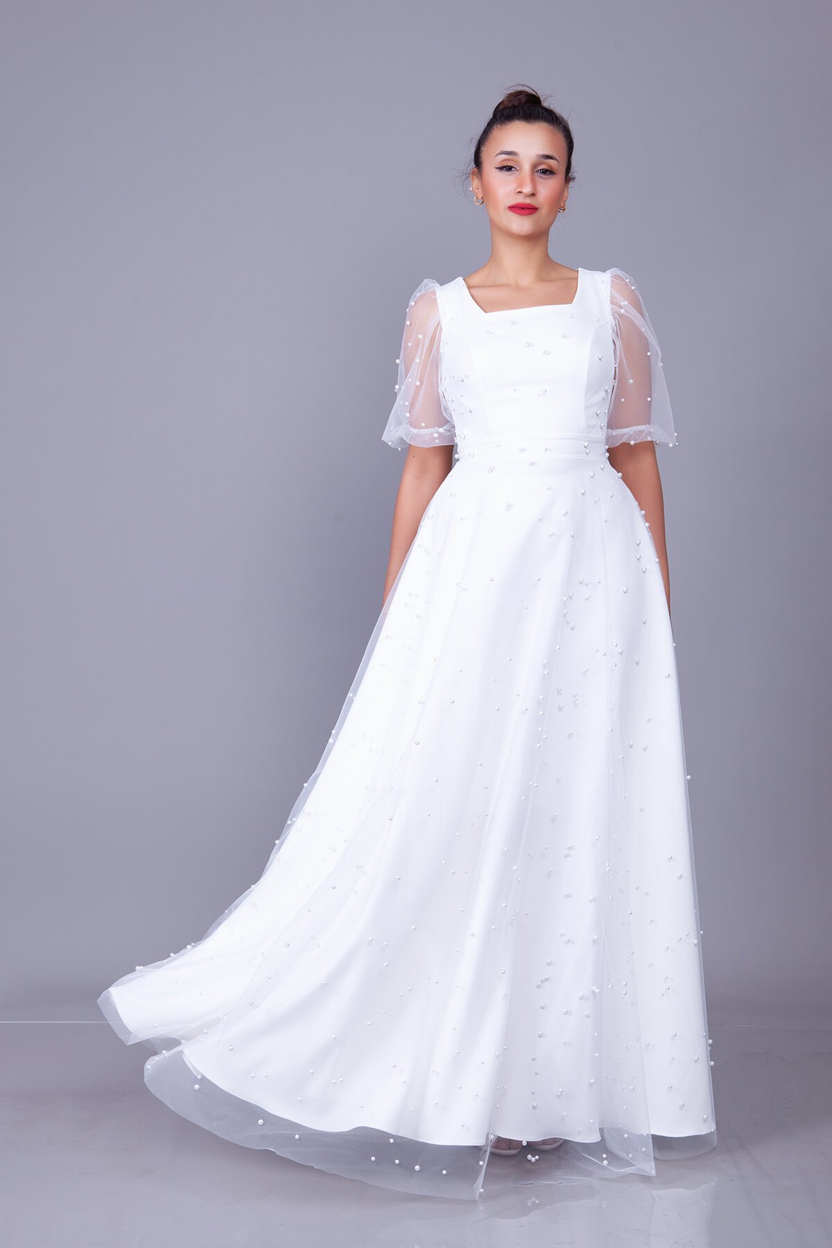 Beyaz Uzun Kare Yaka Kısa Balon Kol İnci Tül Kaplamalı Abiye Elbise - Bidoluelbise