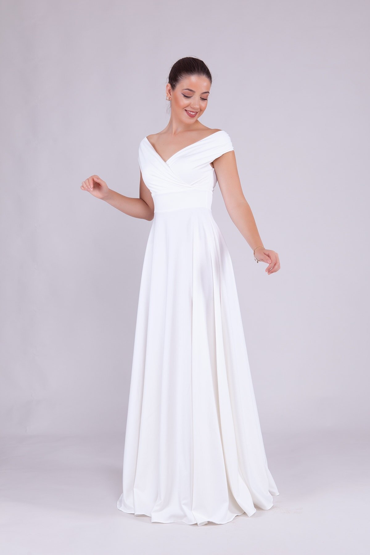 Beyaz Uzun Kayık Yaka Abiye Elbise - Bidoluelbise