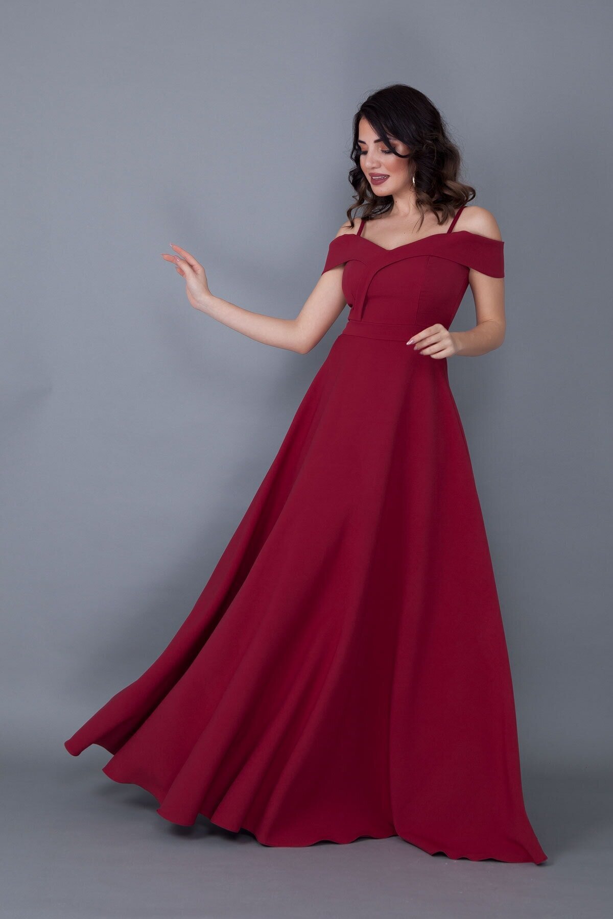 Bordo Uzun Kloş Askılı Düşük Omuz Detay Nişan Abiye Elbise - Bidoluelbise
