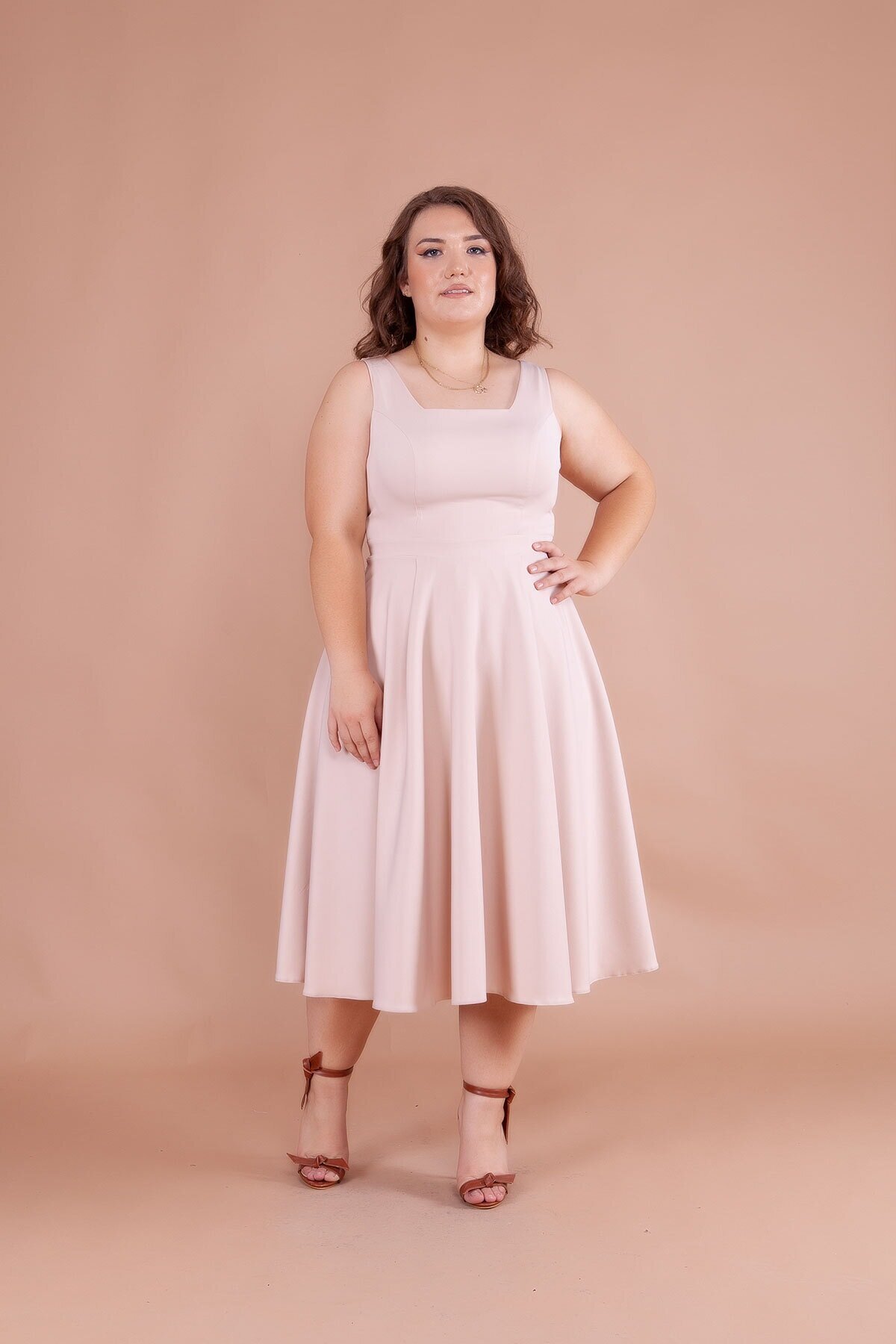 Krem Büyük Beden Midi Kare Yaka Elbise - Bidoluelbise