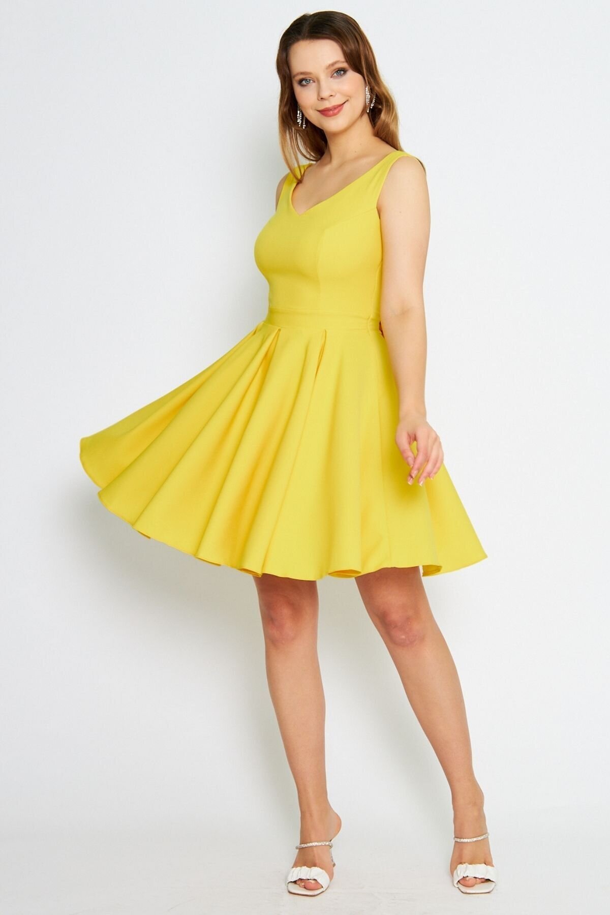 Sarı Mini Kloş V Yaka Fiyonklu Pileli Elbise - Bidoluelbise