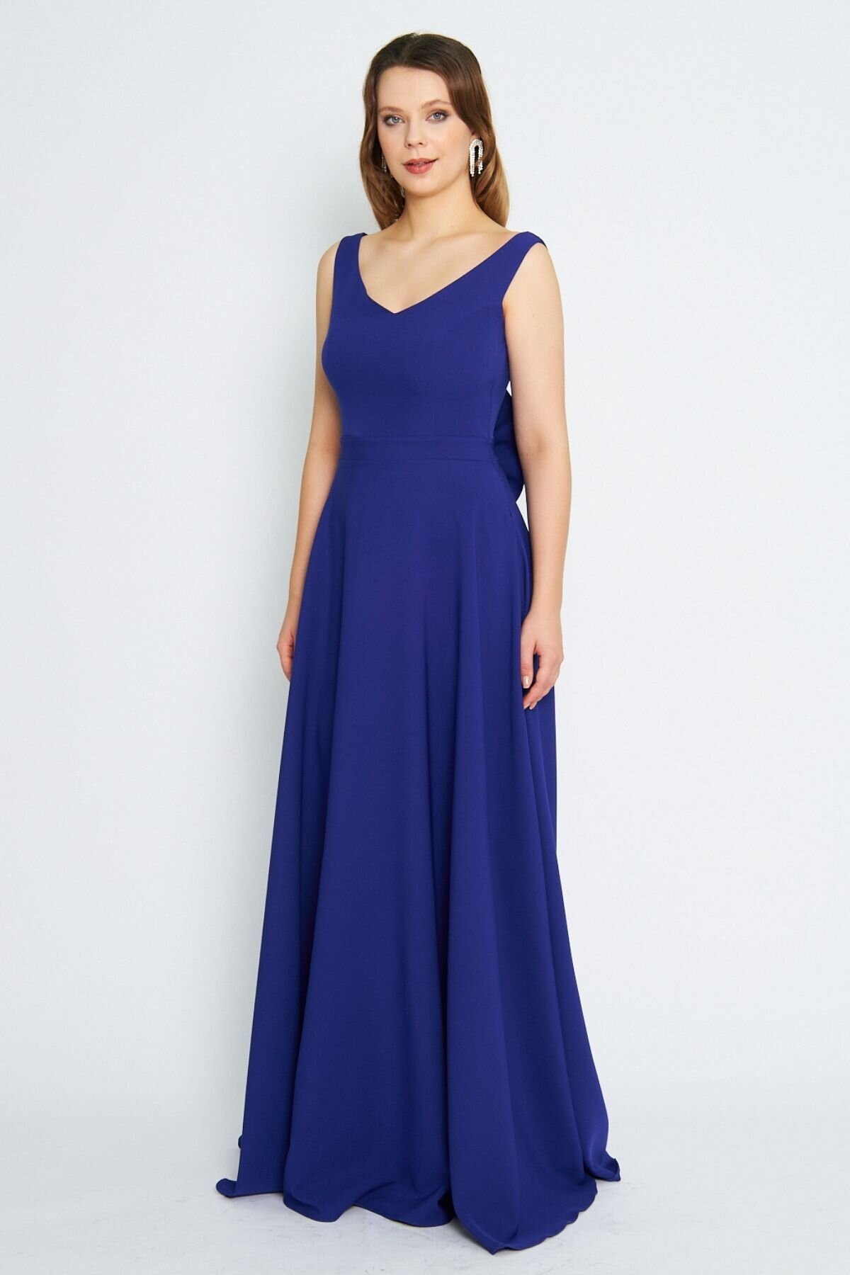 Sax Mavi Uzun Kloş V Yaka Sırtı Fiyonklu Süs Düğmeli Abiye Elbise - Bidoluelbise