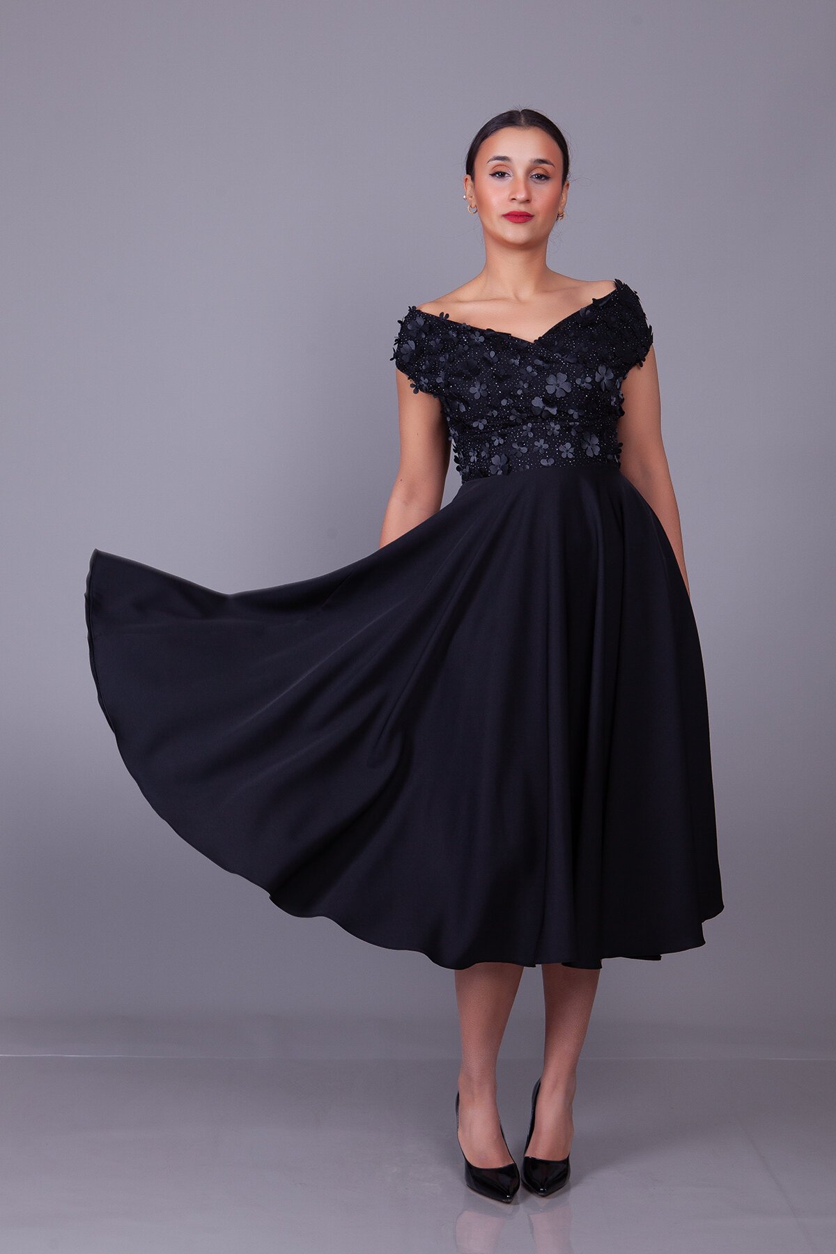 Siyah Midi Çiçekli Tül Detay Kayık Yaka Abiye Elbise - Bidoluelbise