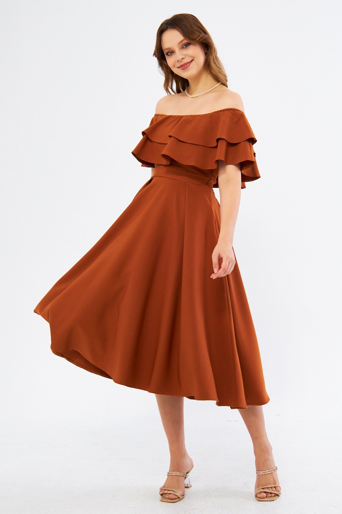 Tarçın Midi Düşük Omuz Fırfır Yaka Dokuma Elbise - Bidoluelbise