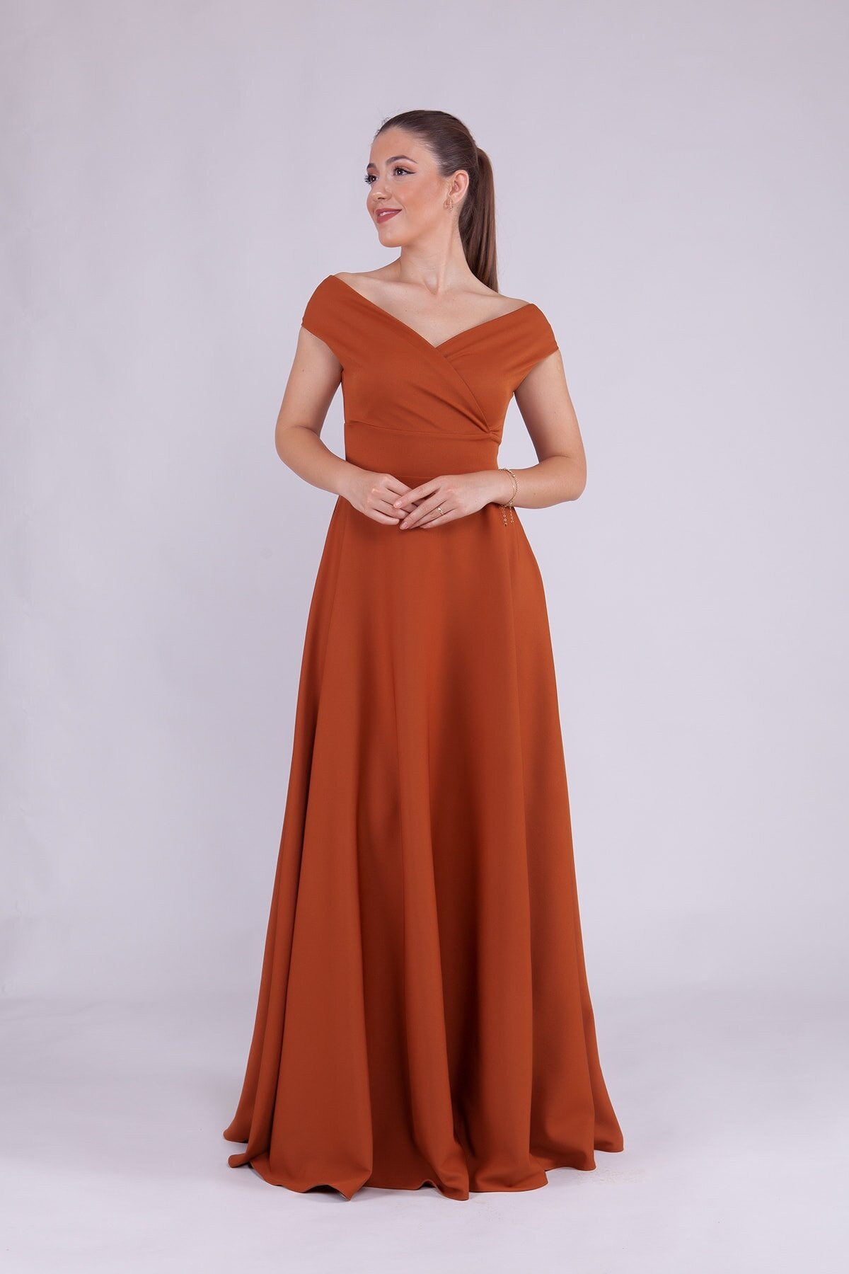 Tarçın Uzun Kayık Yaka Abiye Elbise - Bidoluelbise