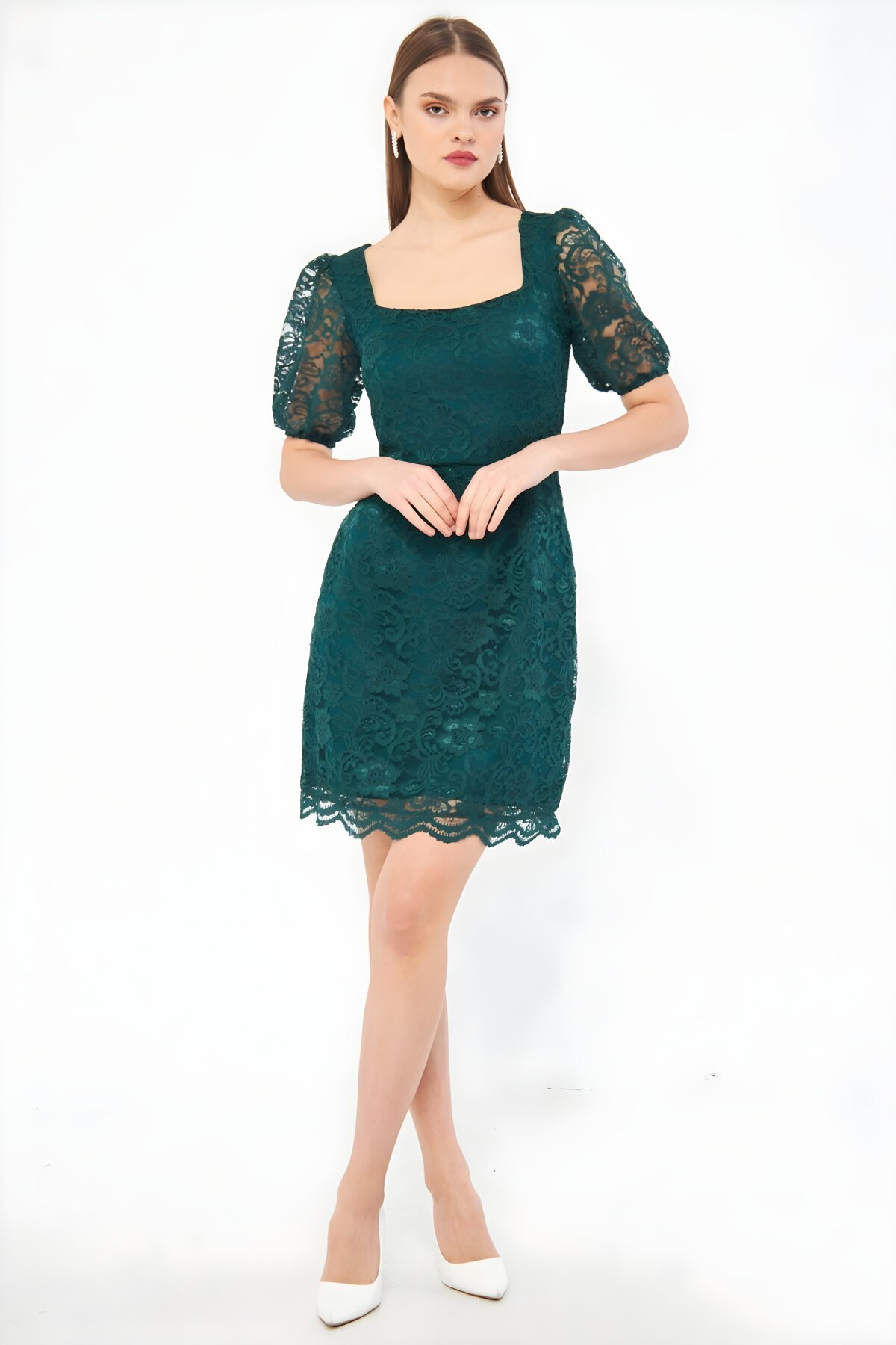 فستان سهرة قصير زمردي ياقة مربعة وأكمام بالون بدانتيل فرنسي - Bidoluelbise