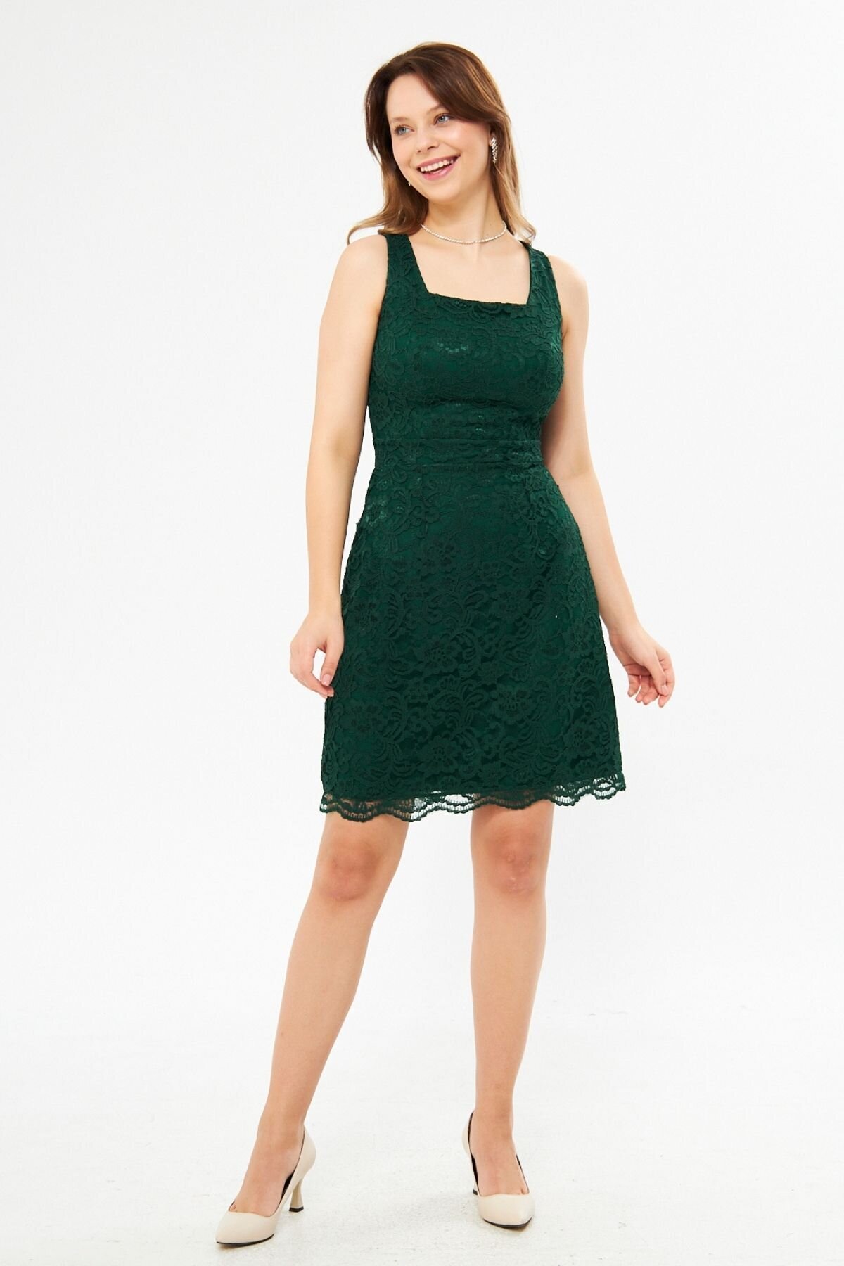 Zümrüt Mini Fransız Dantel Kare Yaka Geniş Askılı Abiye Elbise - Bidoluelbise