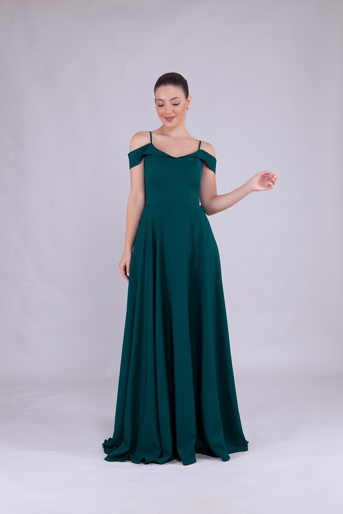 Zümrüt Uzun Omuz Detay Askılı Abiye Elbise - Bidoluelbise