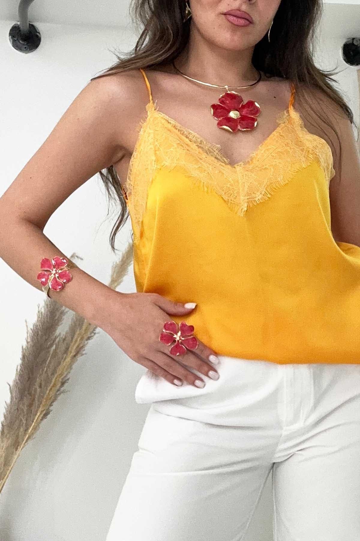 قلادة زهرة الرمان لون ناري - Byp Atelier