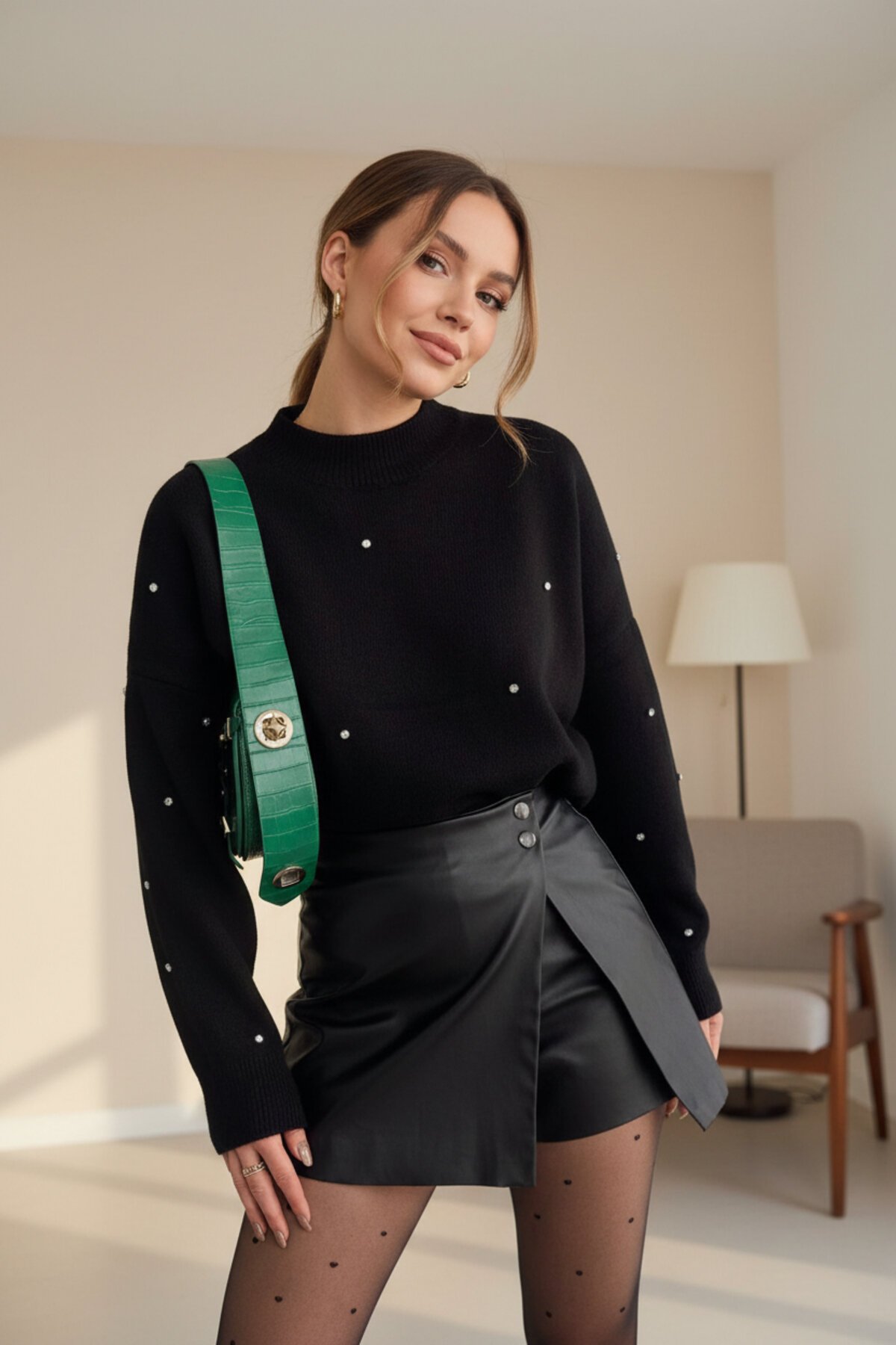 تنورة شورت جلد قصيرة سوداء بتفاصيل أزرار - CİZA MODA