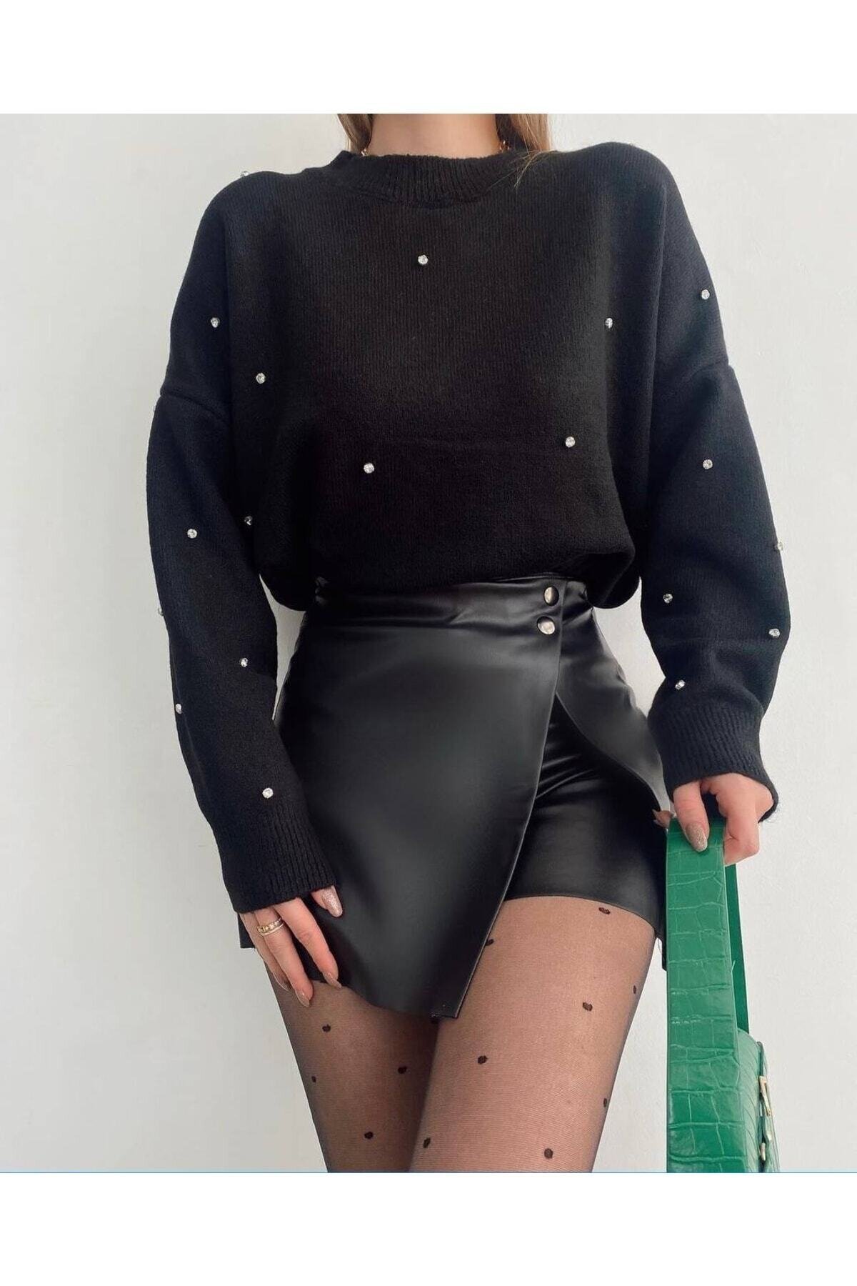 تنورة شورت جلد قصيرة سوداء بتفاصيل أزرار - CİZA MODA
