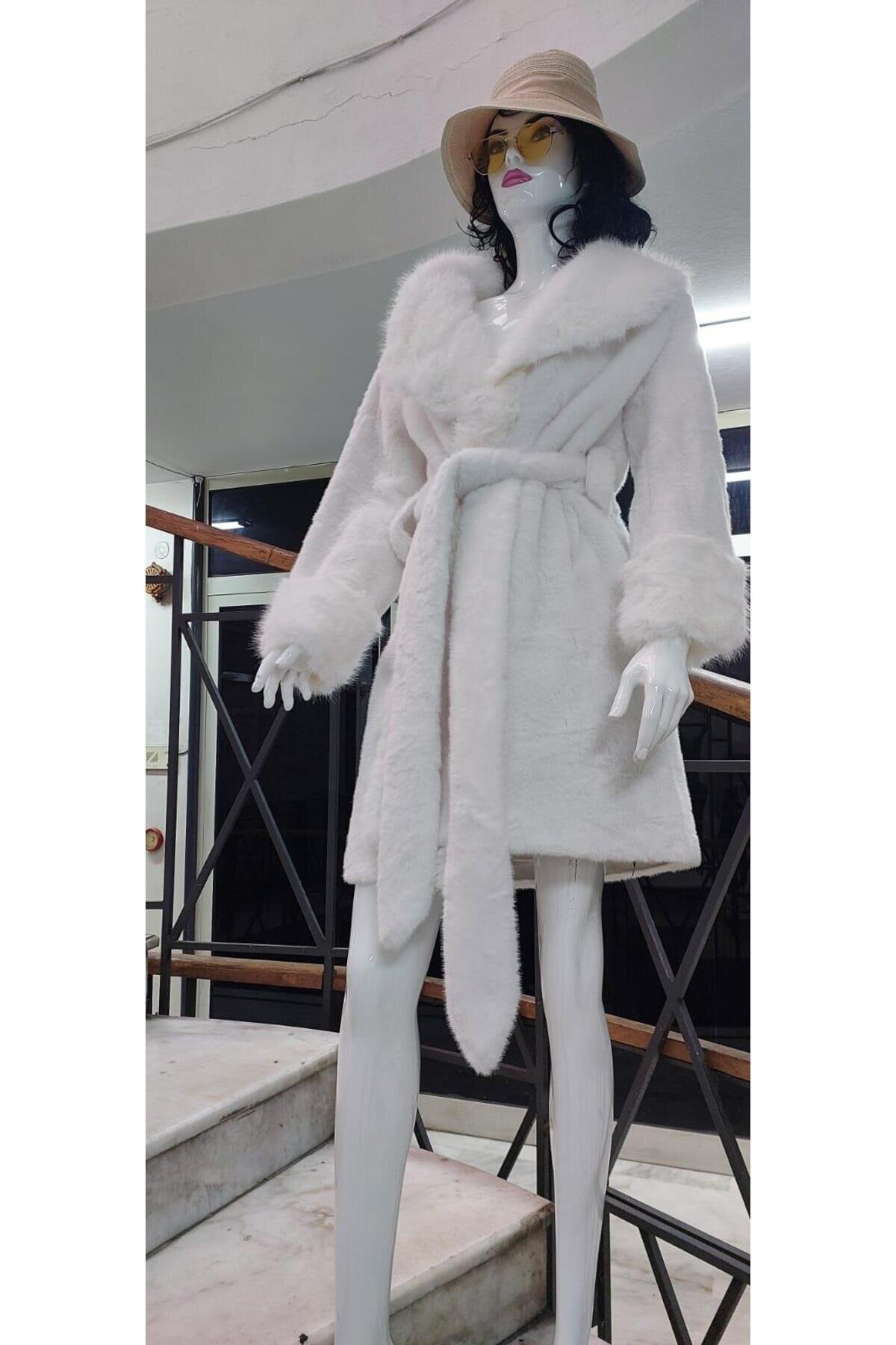 Kemerli İçi Nubuk Beyaz Yaka ve Kollar Kürklü Kaban - EREN STYLE