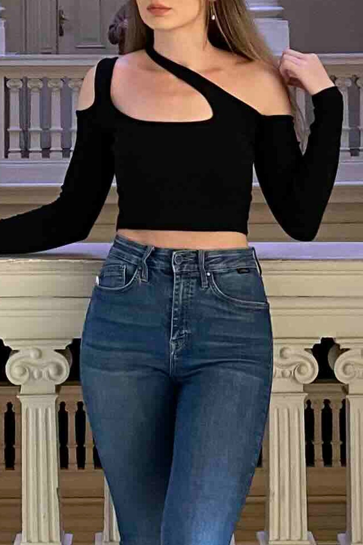 Siyah Uzun Kol Atlet Cut Out Asimetrik Yaka Örme Crop Top - Moda Mistik