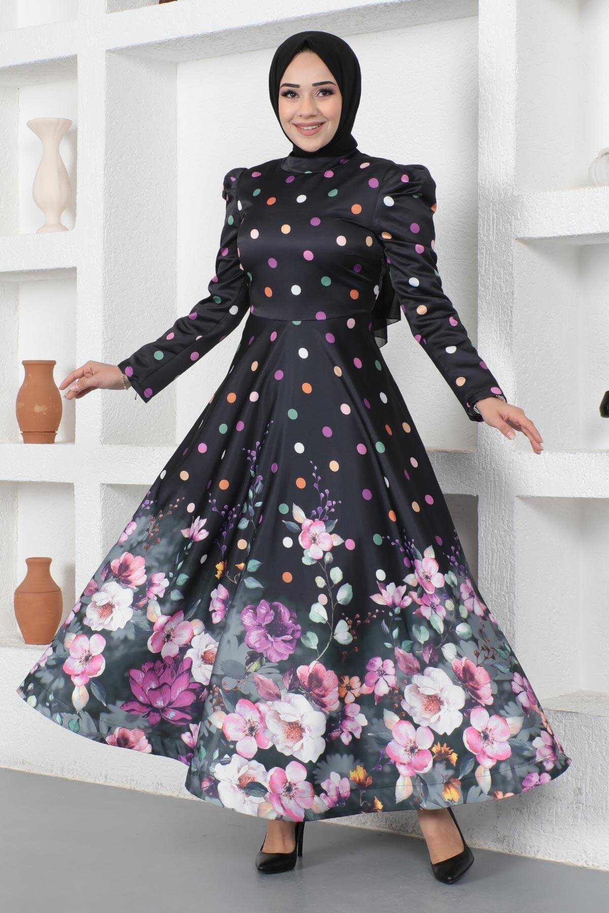 فستان سهرة محتشم ساتان أسود منقط بزهور - Modamihram