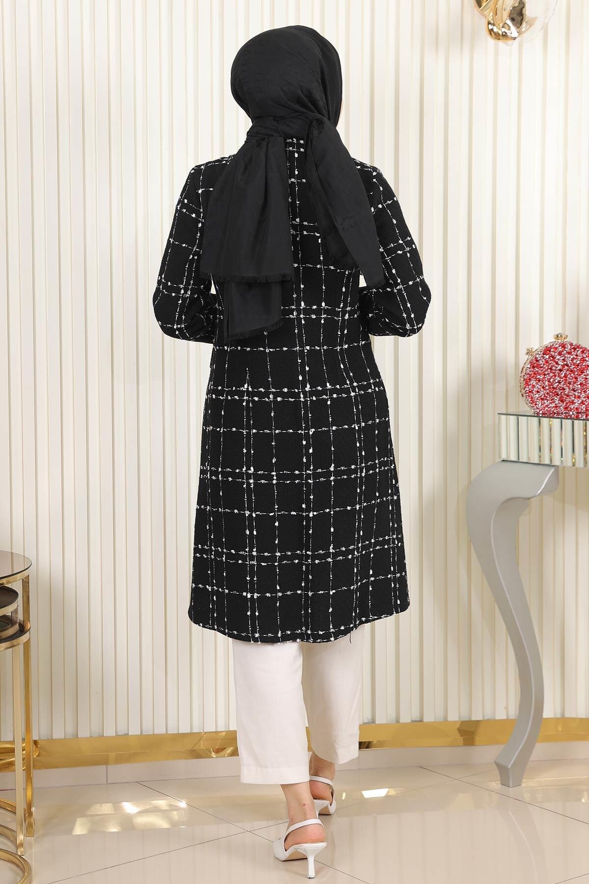 Buttoned Wide Collar Melton Winter Coat - Black - Modamihram