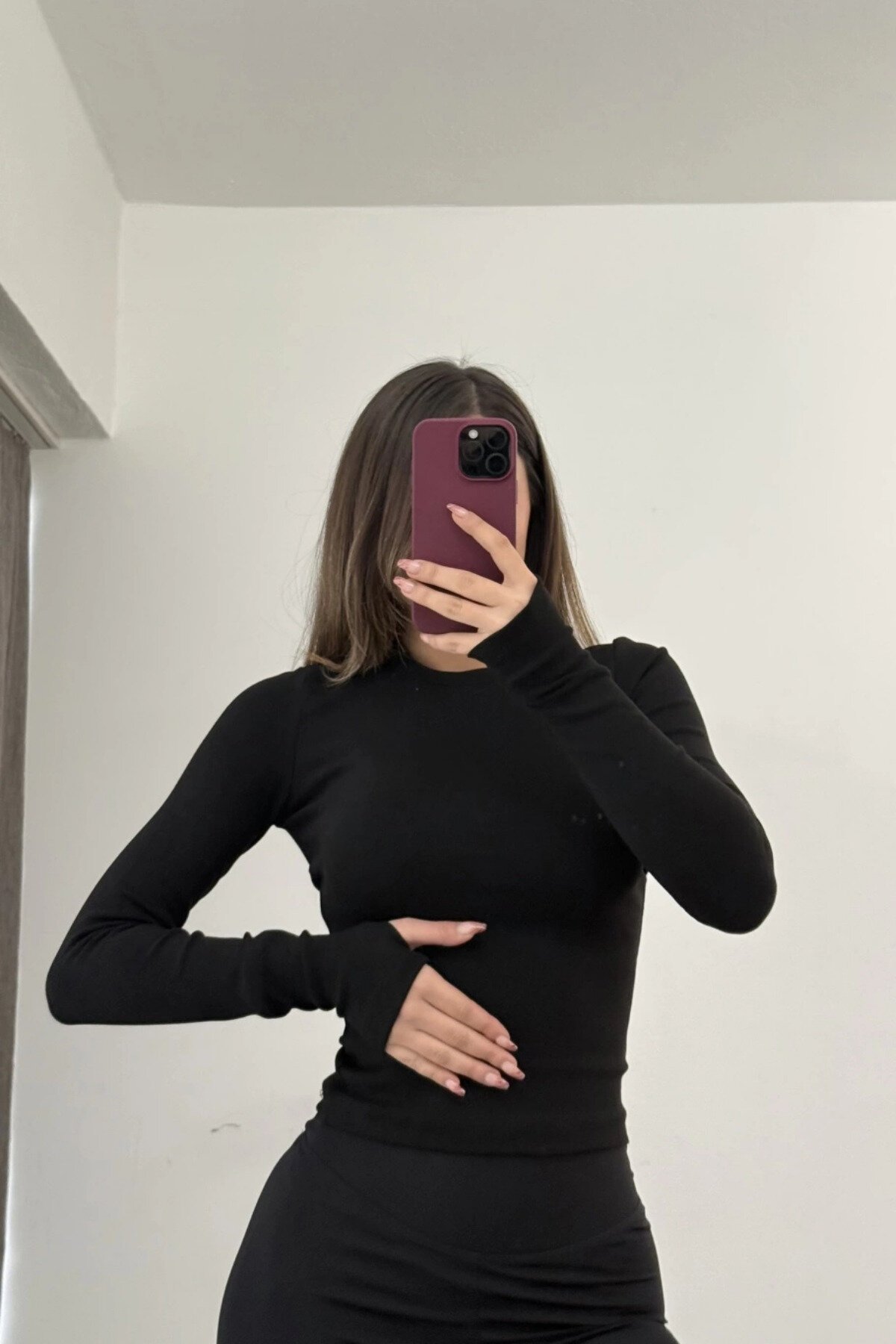 Basic Crew Neck Thumb-Hole Blouse - Black - MOZENA
