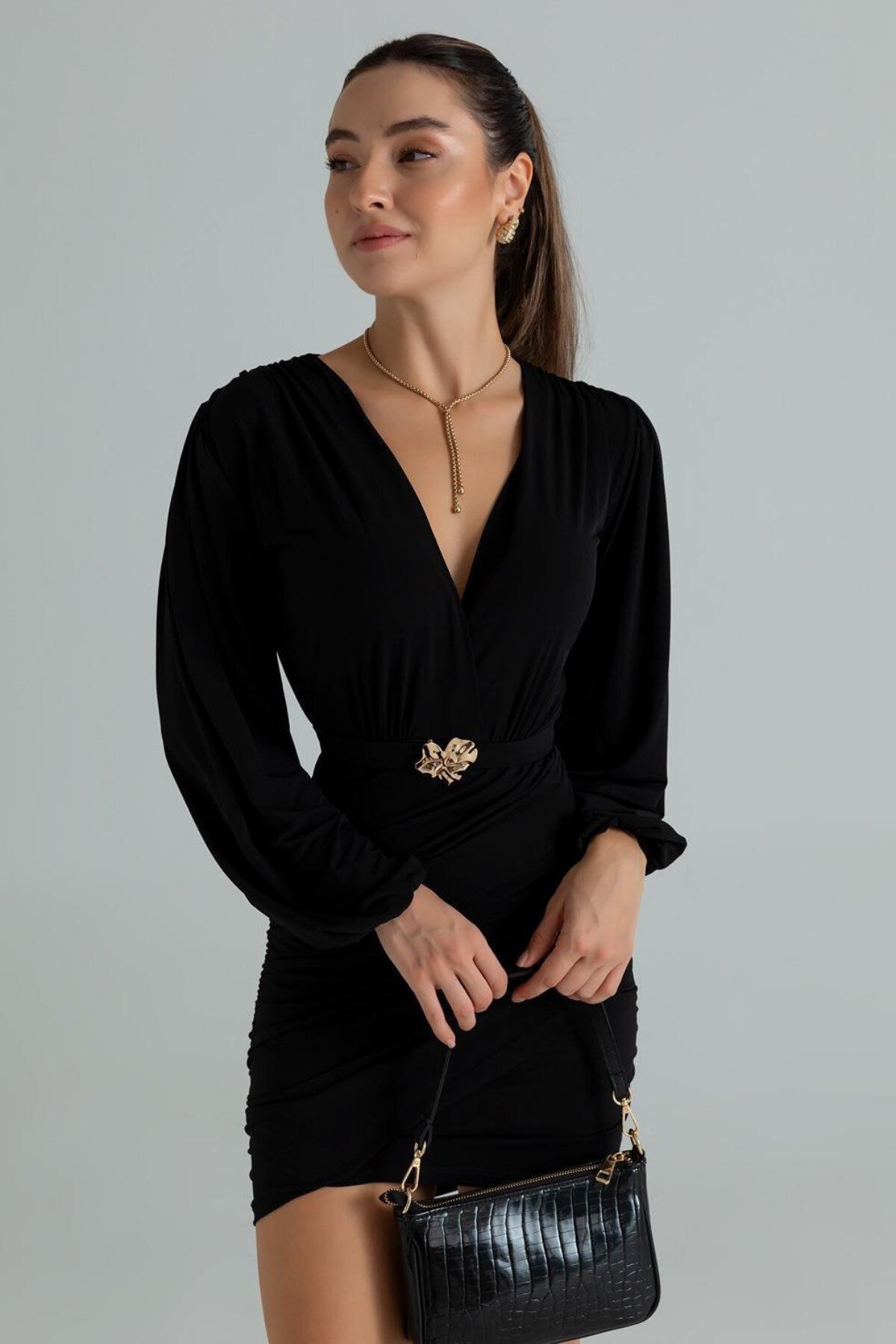 Siyah Mini Kruvaze Yaka Sandy Kemerli Elbise - MOZENA