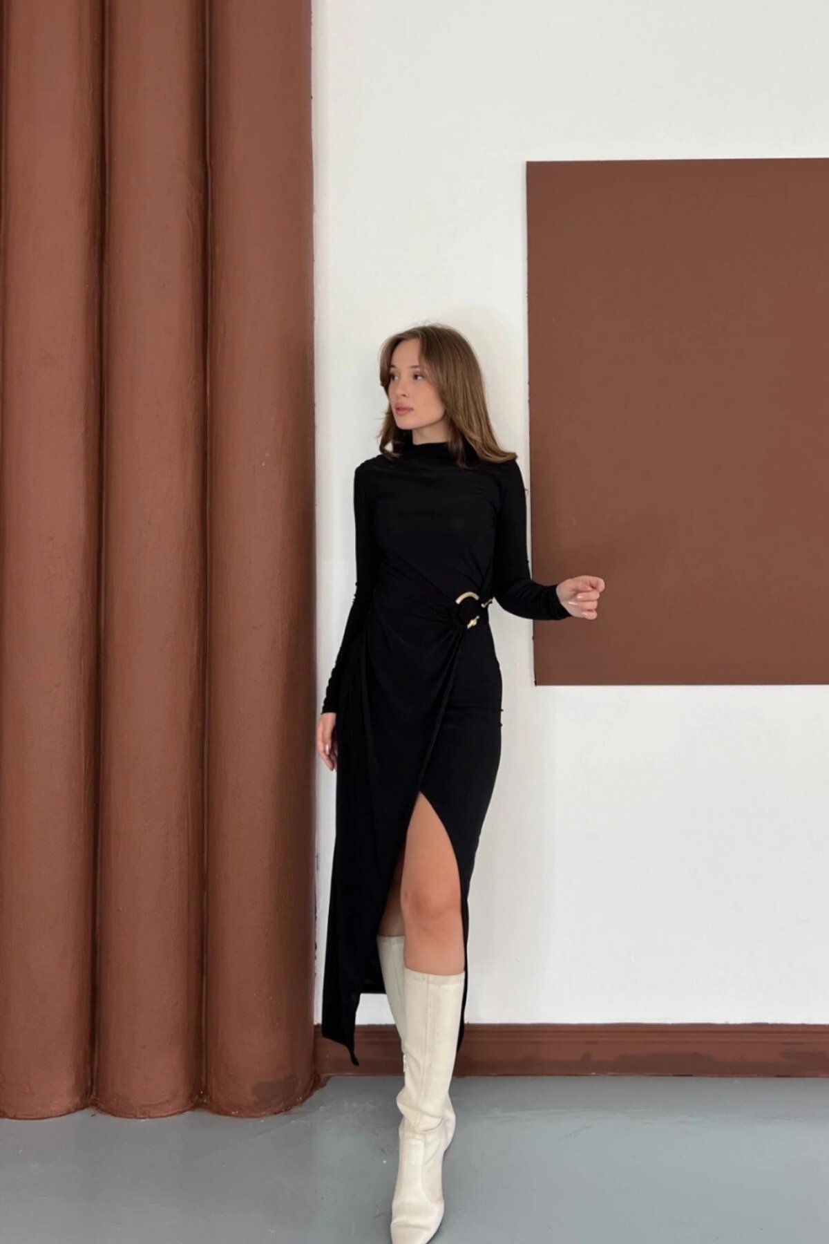 Long Sandy Slit Buckle-Detail Dress - Black - MOZENA