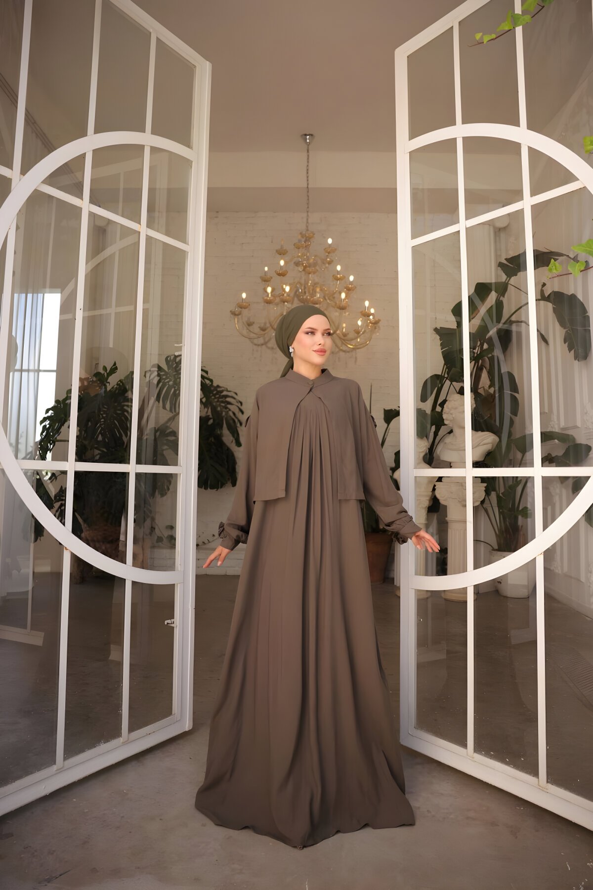 طقم محتشم قطعتين بجاكيت بيلماندو كاكي بتفاصيل كشكشة - Nissra