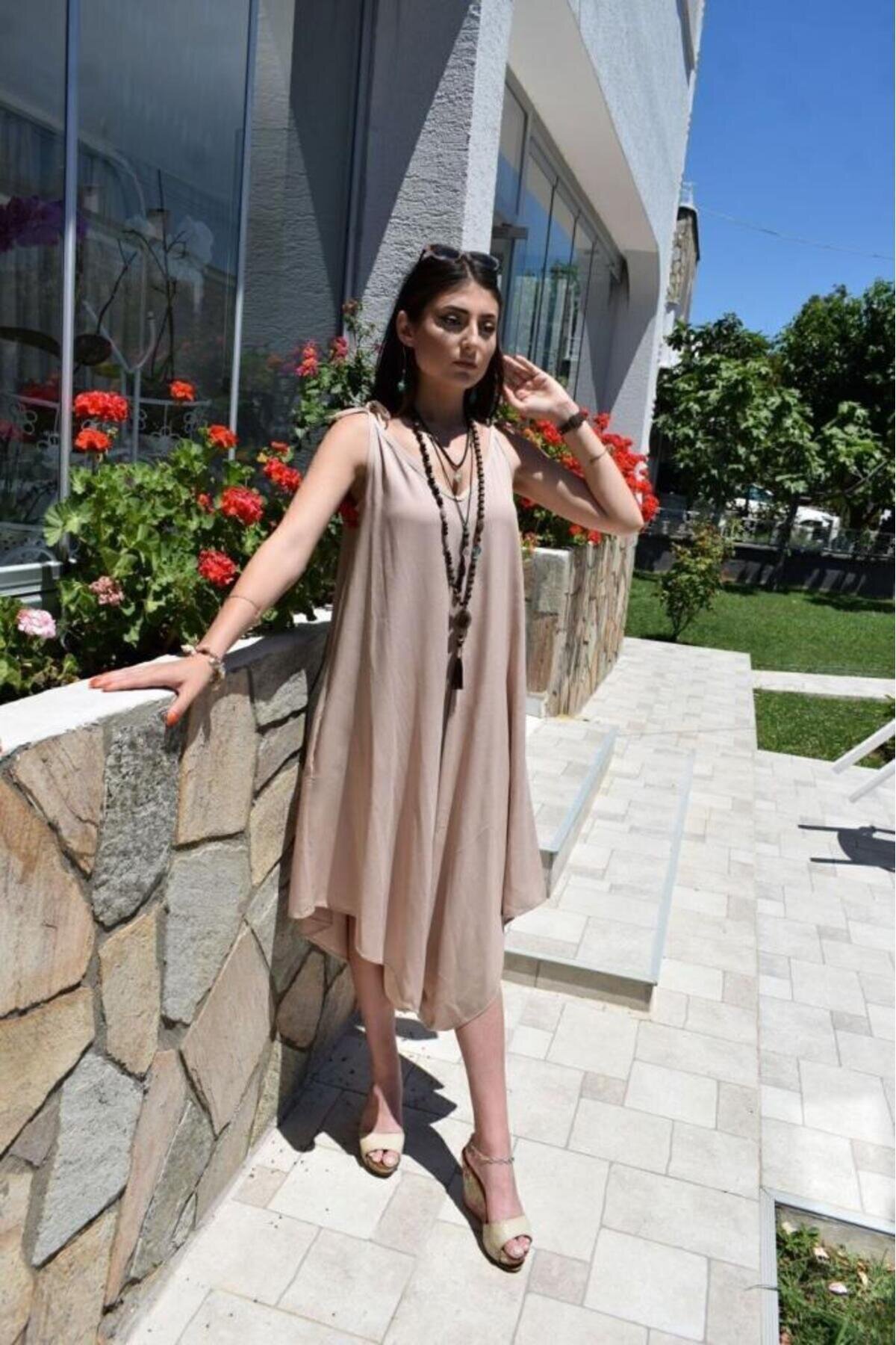 جمبسوت فضفاض كريمي فيسكوز بحمالات غير متماثلة وبجيوب - Pasaklı Giyim