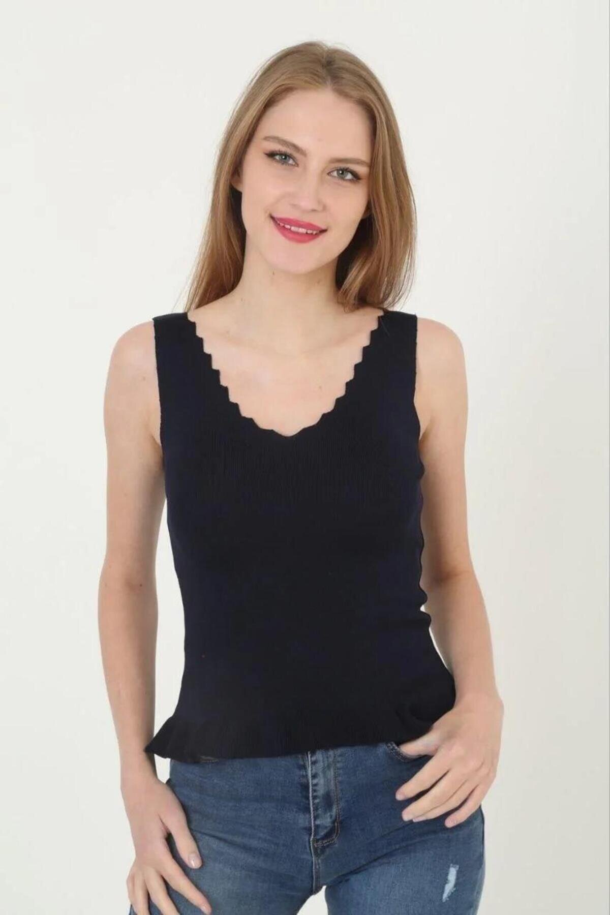 Siyah Crop V Yaka Fırfır Detay Bluz - RAWEA FASHİON