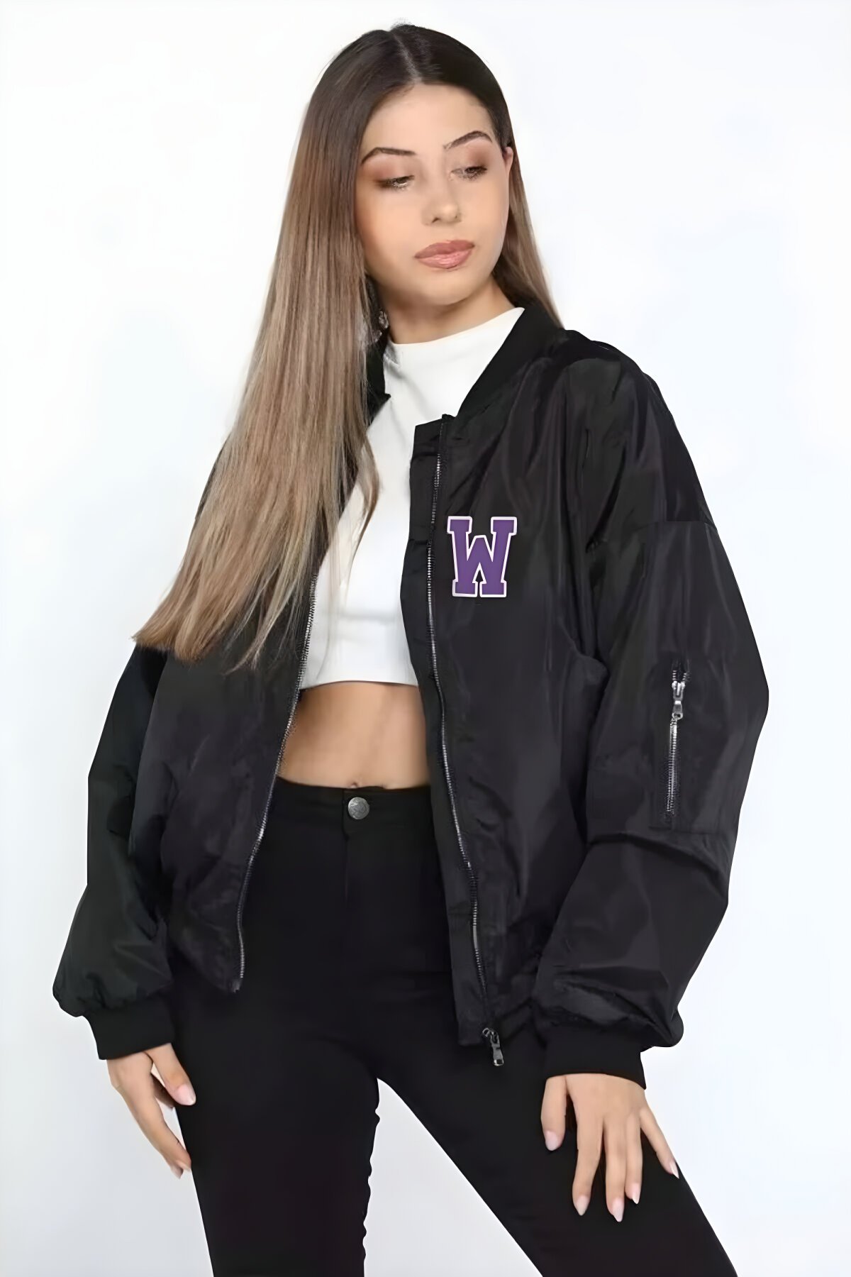 سترة بومبر سوداء أنيقة بقصة واسعة مريحة بطبعة Wild One وبجيوب بسحاب - RAWEA FASHİON