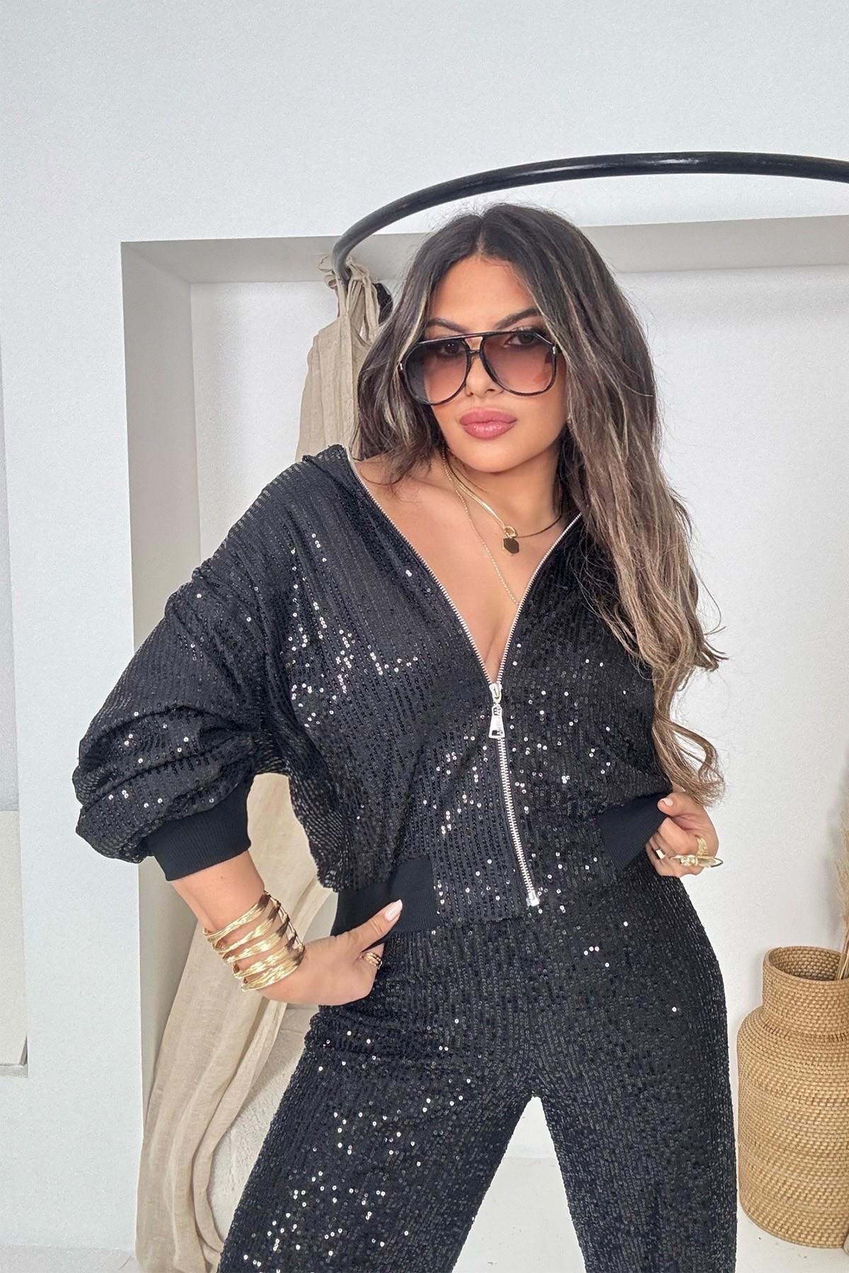 سترة بومبر أسود مزينة بالترتر - Sohotique By P