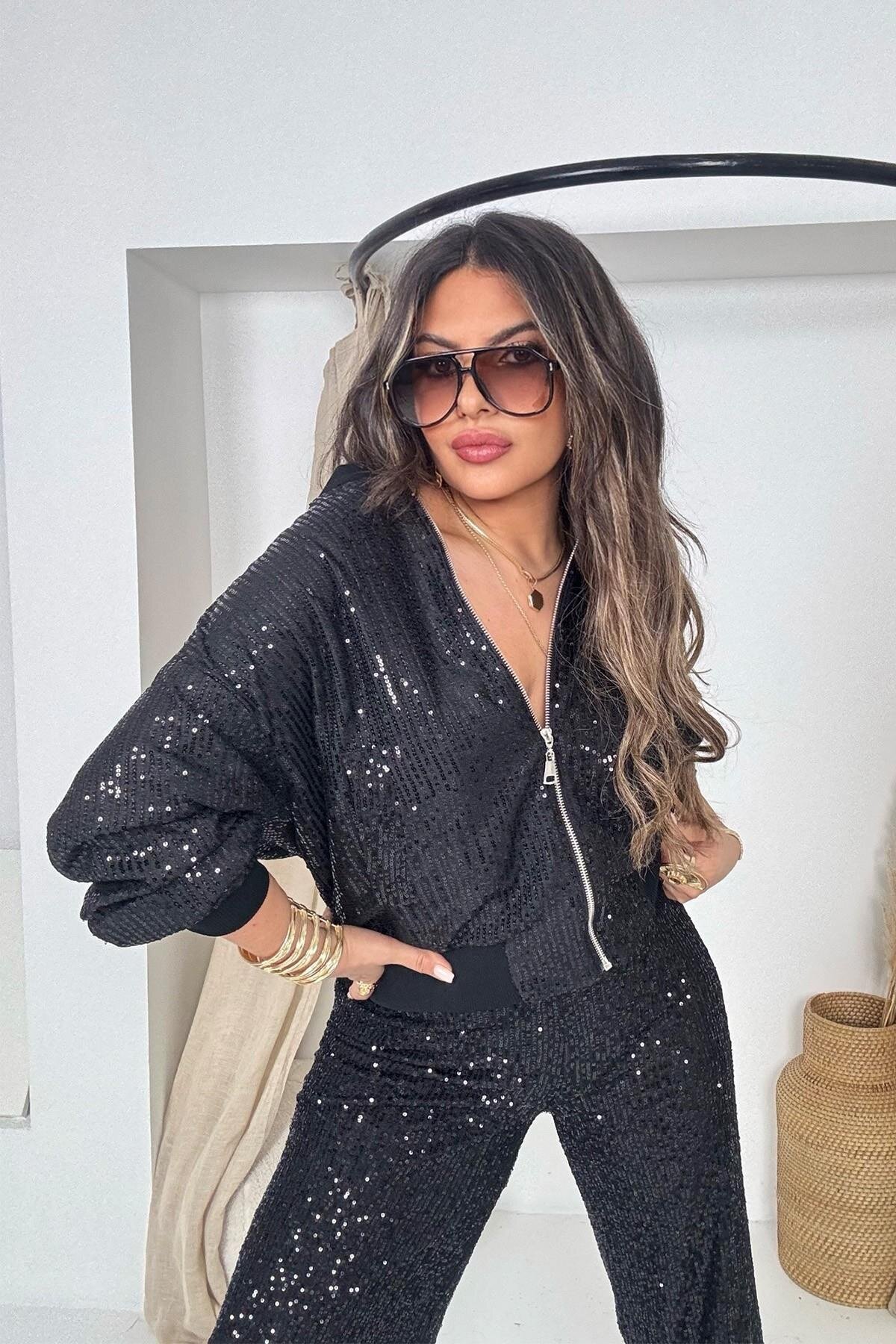 سترة بومبر أسود مزينة بالترتر - Sohotique By P