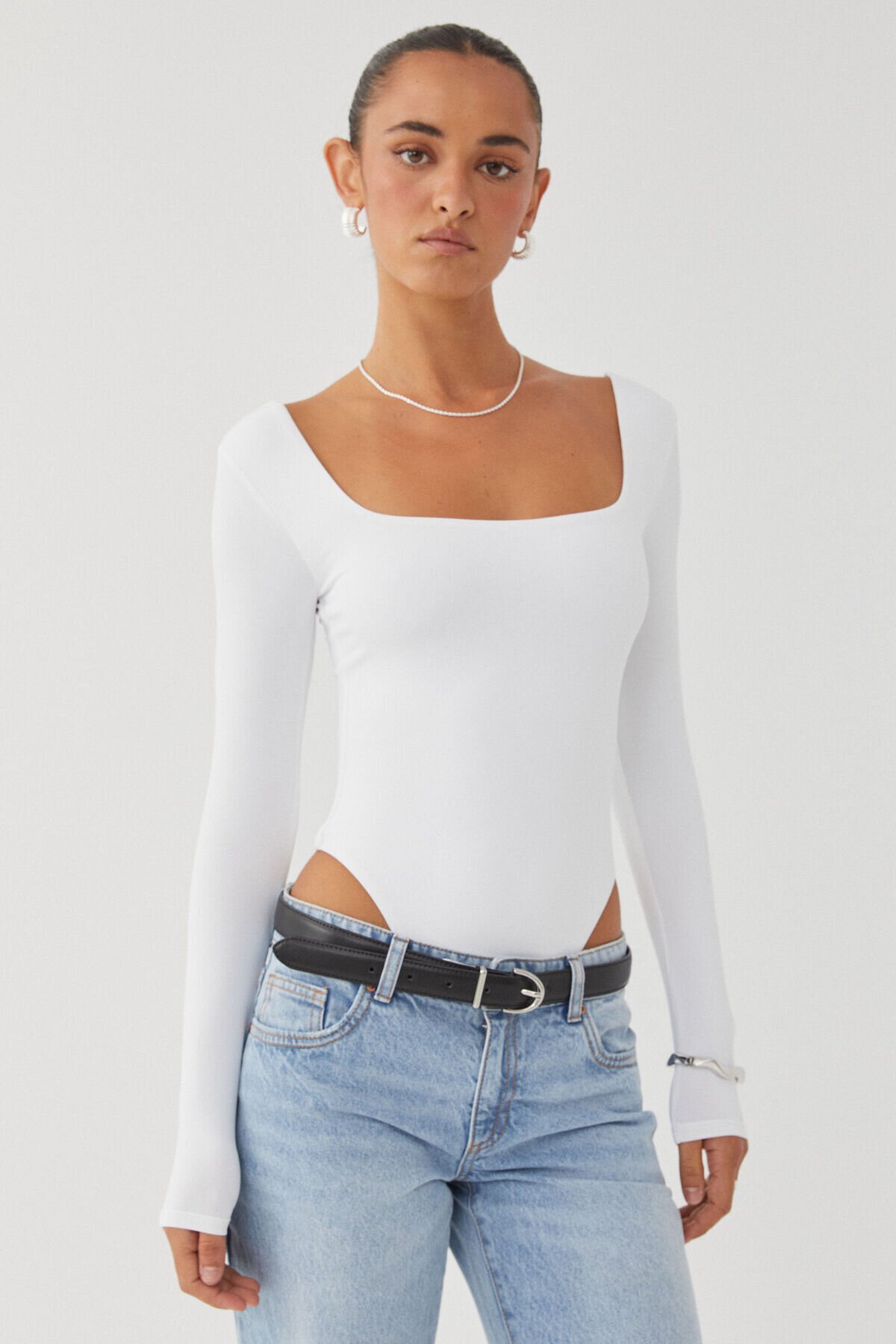 بودي سوت أبيض بأكمام طويلة ياقة مربعة كبسات - Teenystore