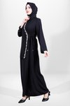 Siyah Yandan Bağlama Detaylı Midye Şeritli Tesettür Elbise